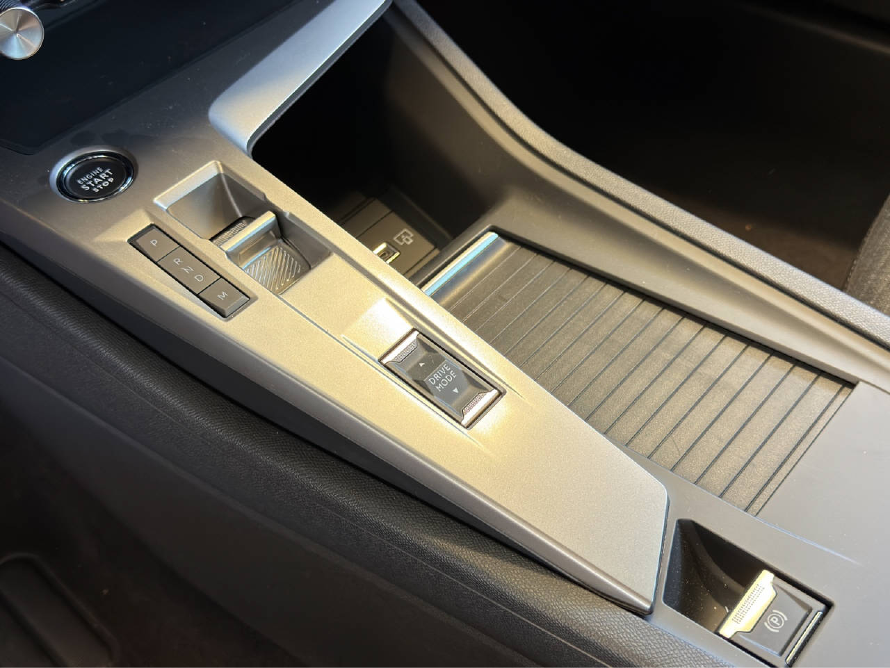 PEUGEOT 308 SW 1.2 Hybrid Style-image-7