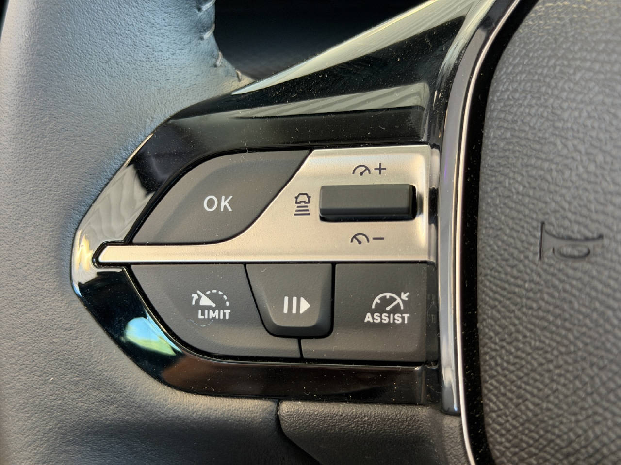 PEUGEOT 308 SW 1.2 Hybrid Style-image-10