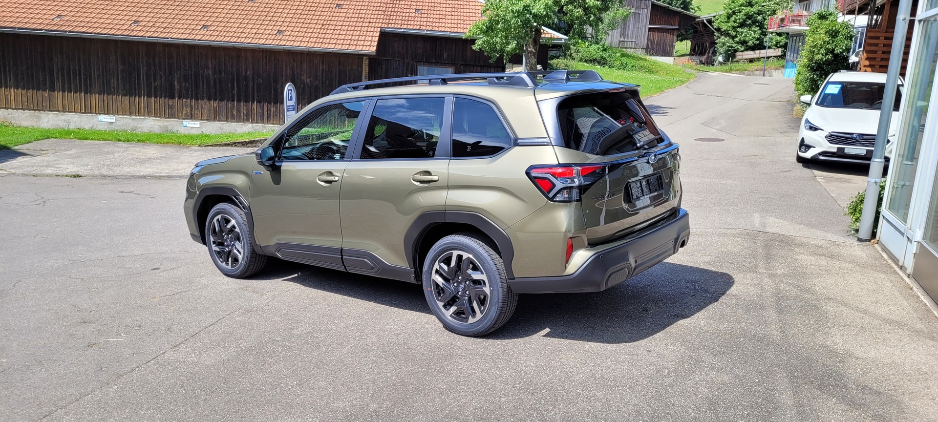 SUBARU Forester 2.0i e-Boxer Swiss Plus Lineartronic-showroom-element-3