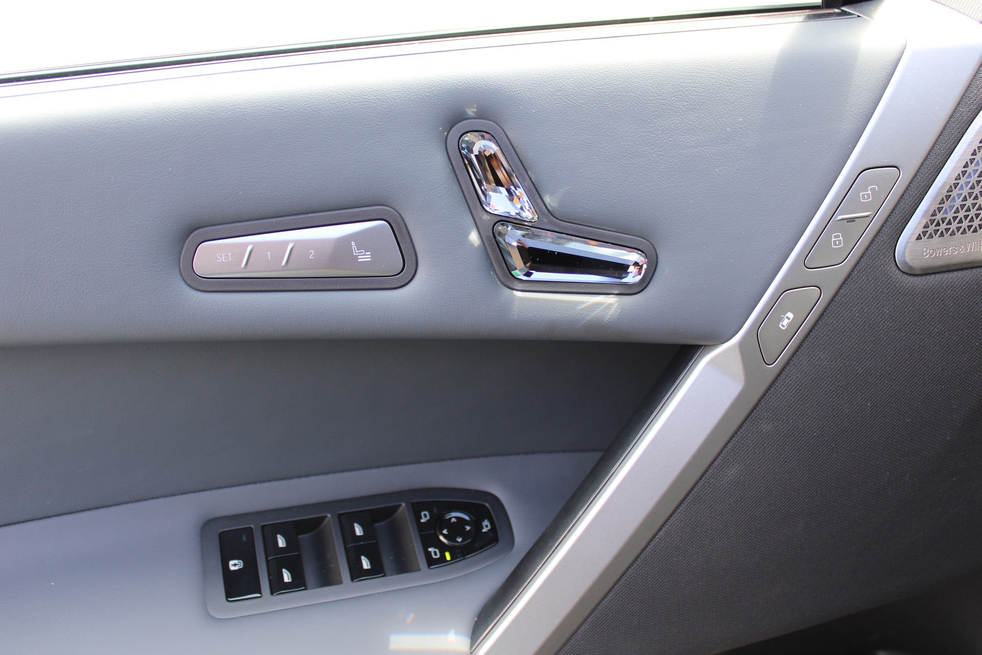 BMW iX M60-image-10