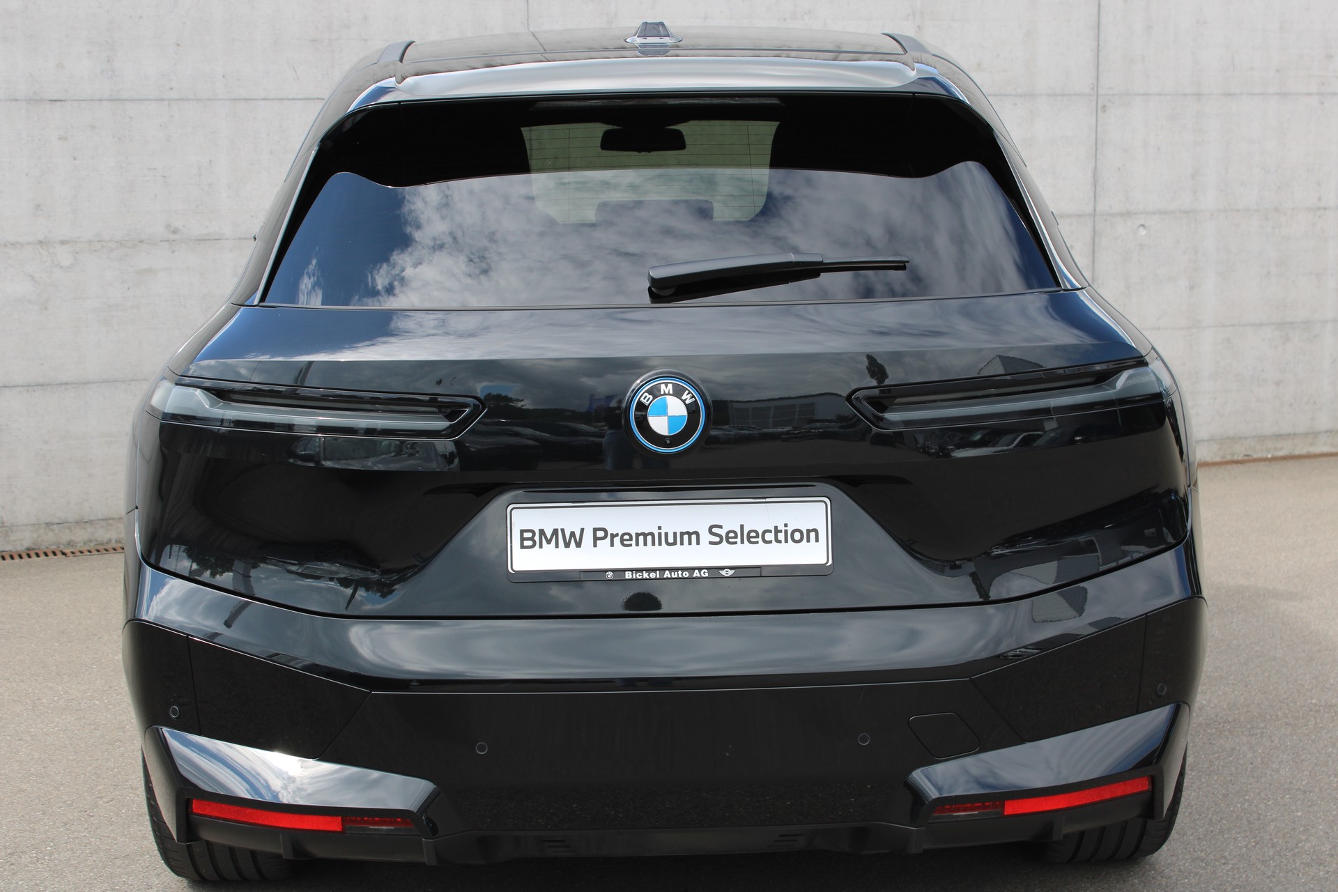BMW iX M60-image-5