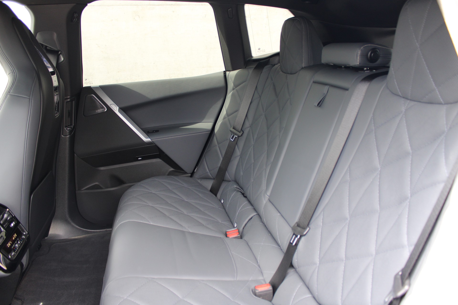 BMW iX M60-image-11