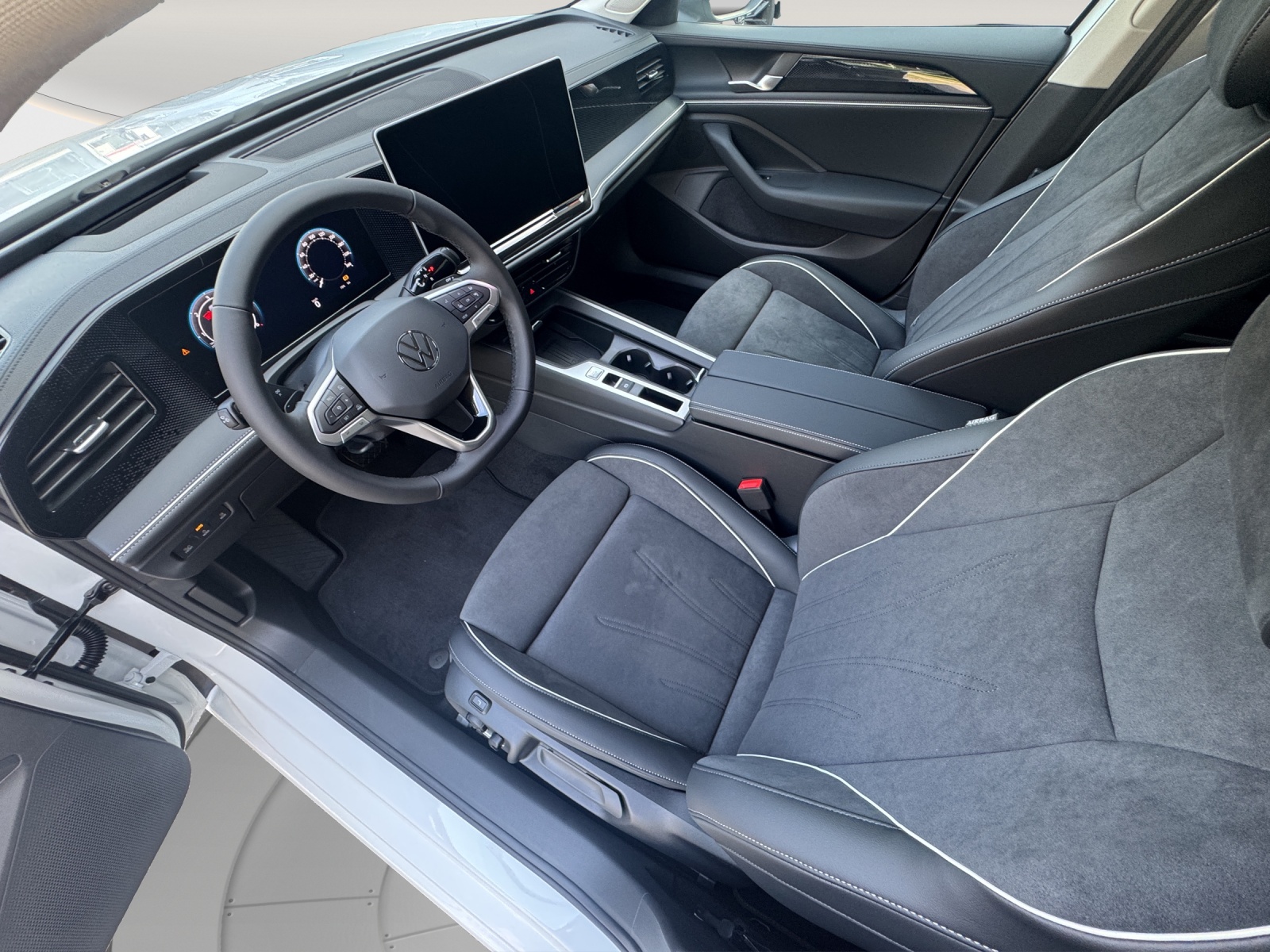 VW Passat Variant 2.0 TDI evo Business DSG-image-8
