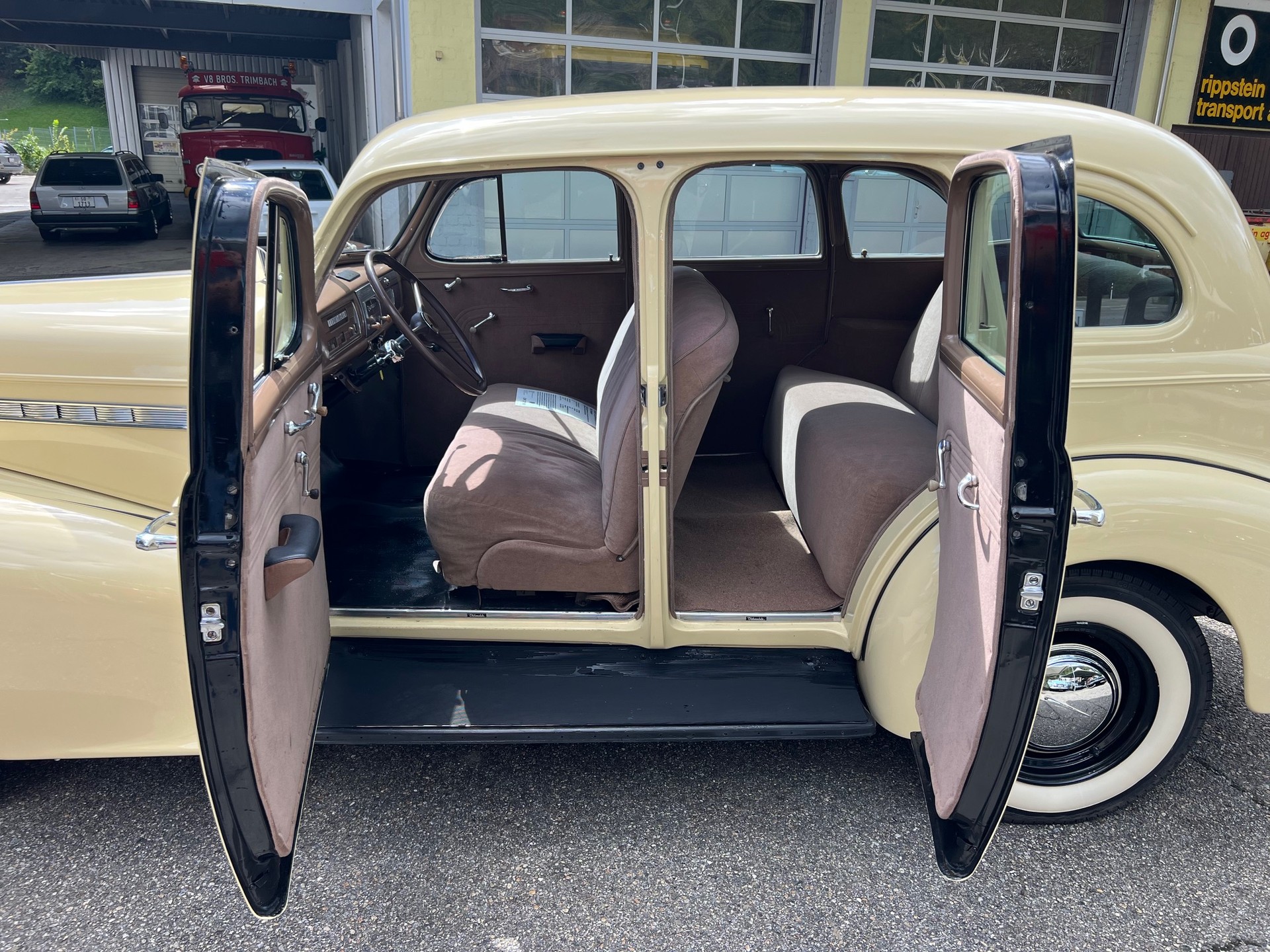 OLDSMOBILE Series 60 Sedan-image-7