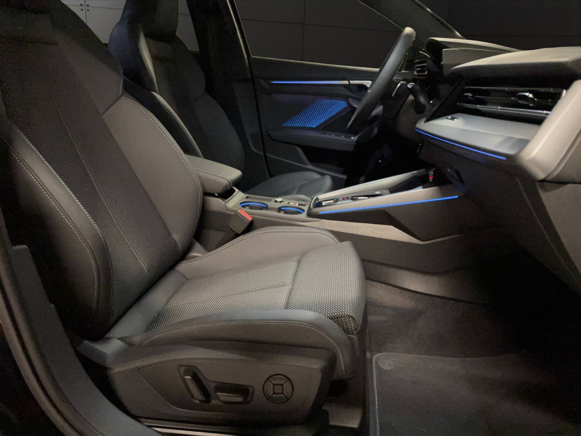 AUDI A3 allstreet 35 TFSI Attraction S-tronic-image-14