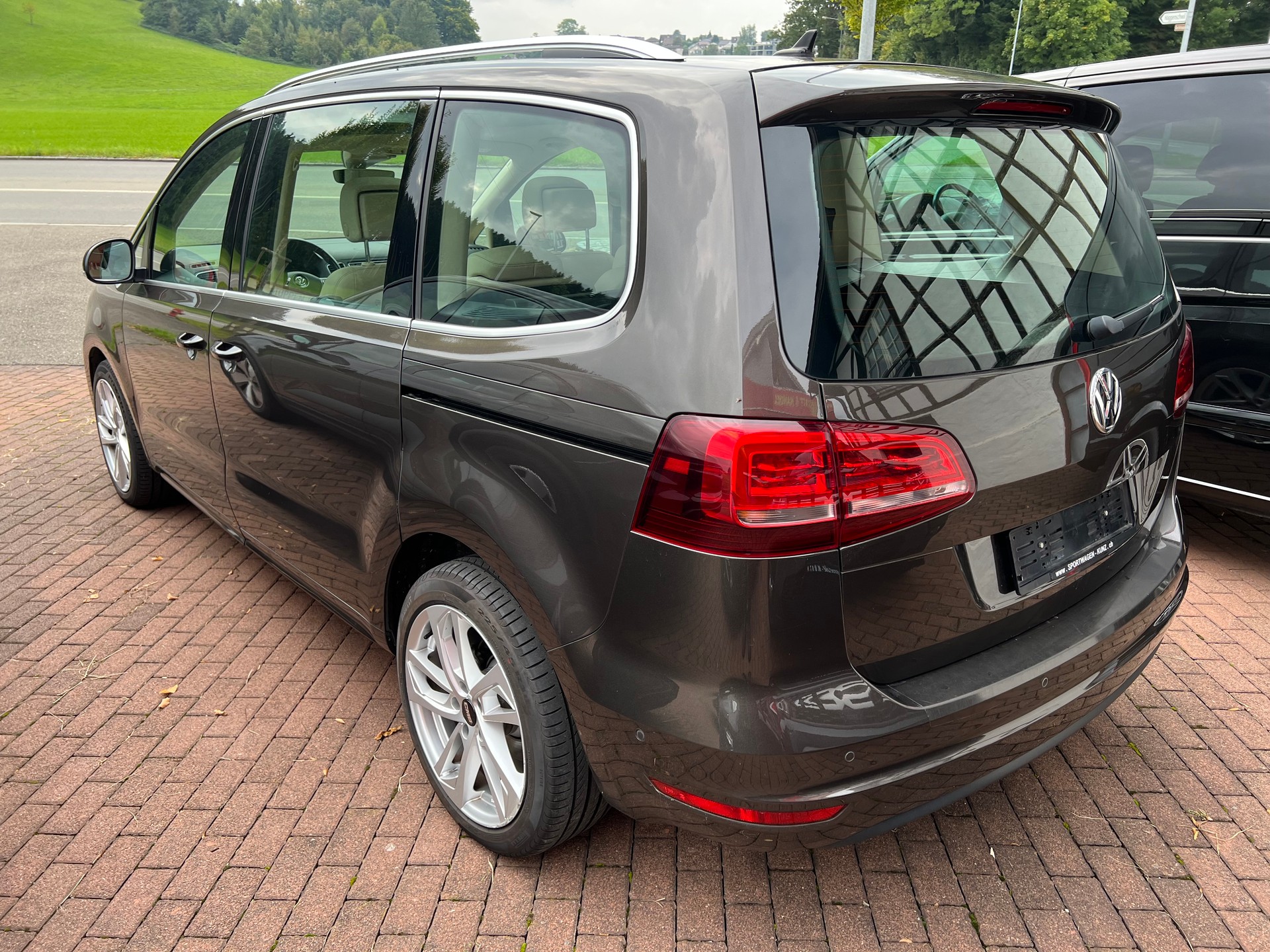 VW Sharan 2.0 TDI 4Motion DSG 5 Sitze-image-3