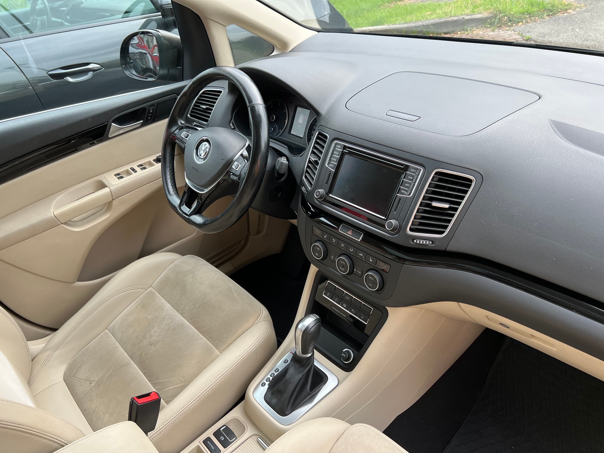 VW Sharan 2.0 TDI 4Motion DSG 5 Sitze-image-14
