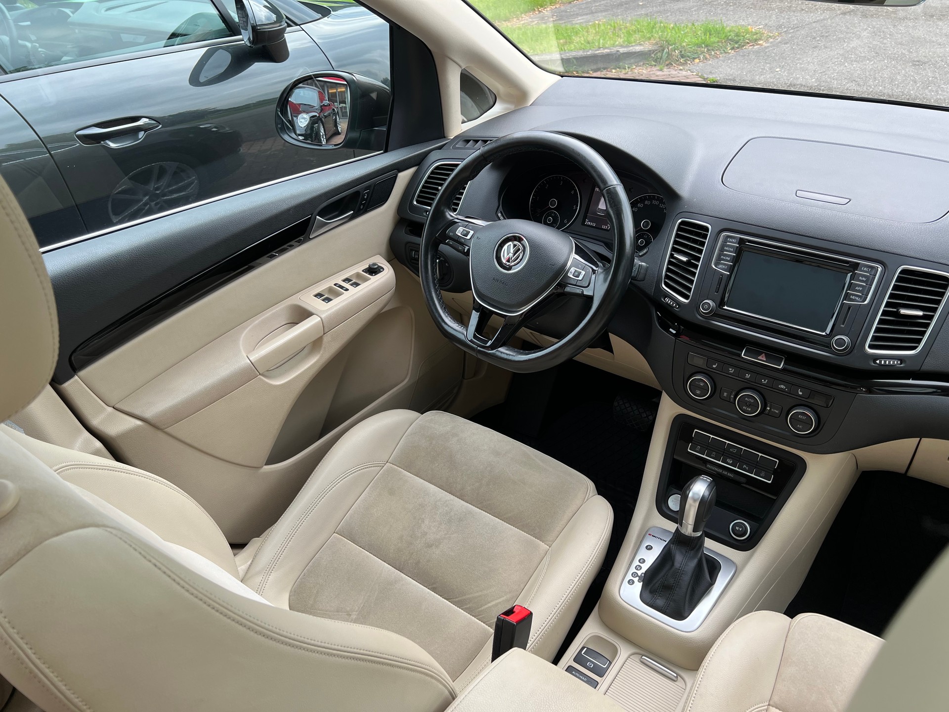 VW Sharan 2.0 TDI 4Motion DSG 5 Sitze-image-12