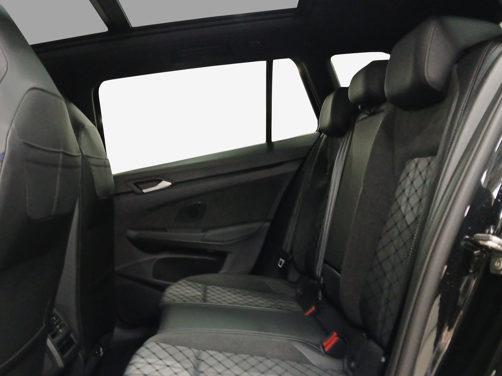 VW Golf Variant 1.5 eTSI mHEV R-Line-image-11