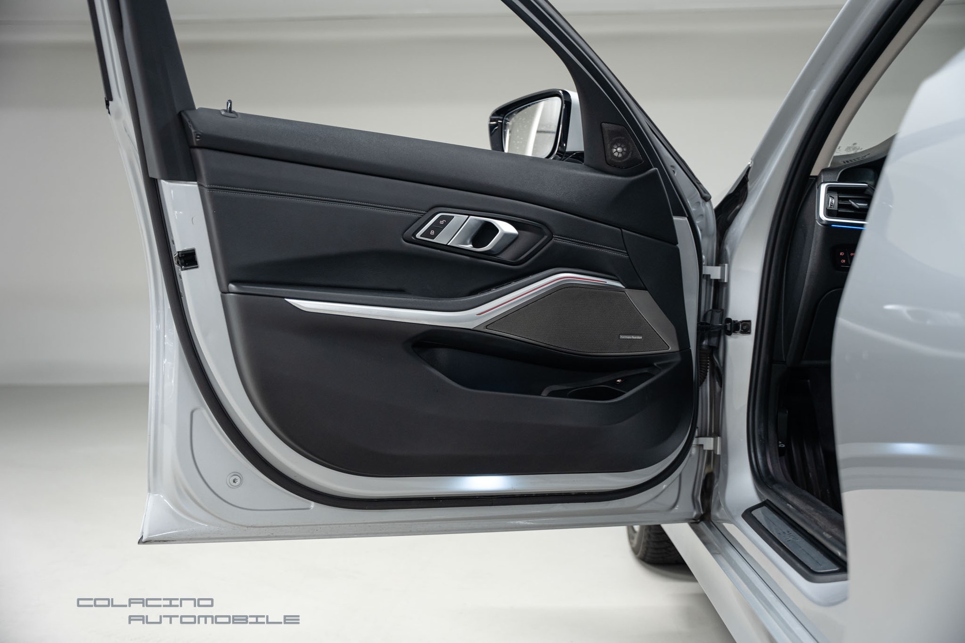 BMW 330e Steptronic Luxury Line-image-17