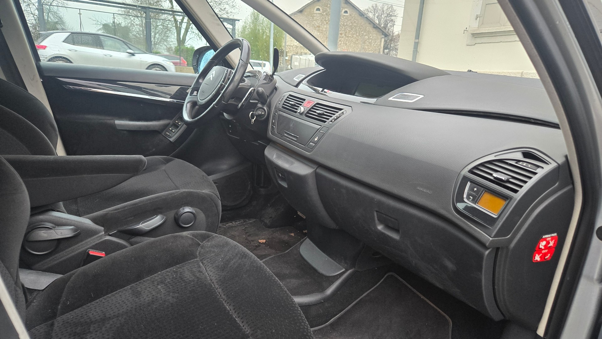 CITROEN C4 Picasso 2.0i 16V Dynamique Automatic-image-1