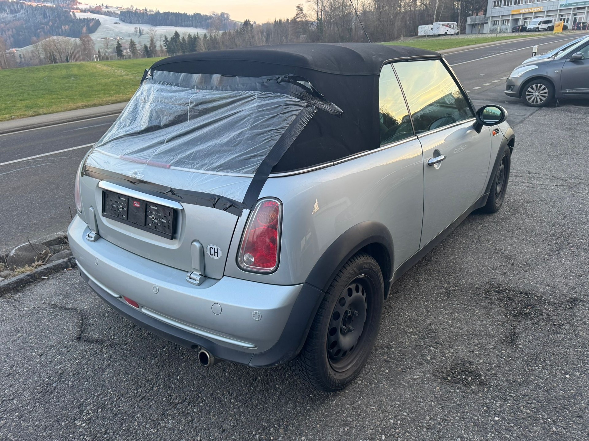 MINI Cooper Cabriolet-image-6