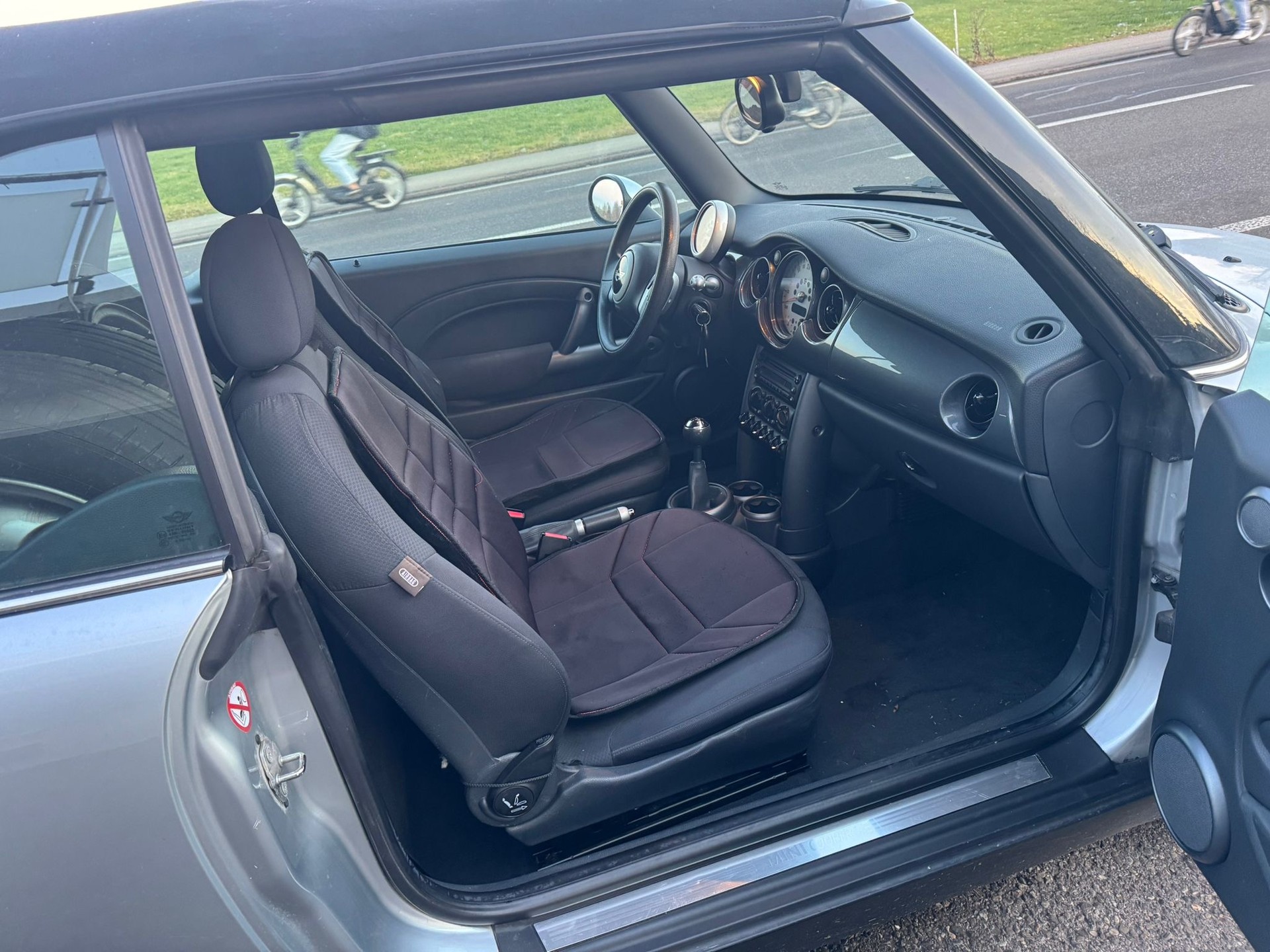 MINI Cooper Cabriolet-image-11