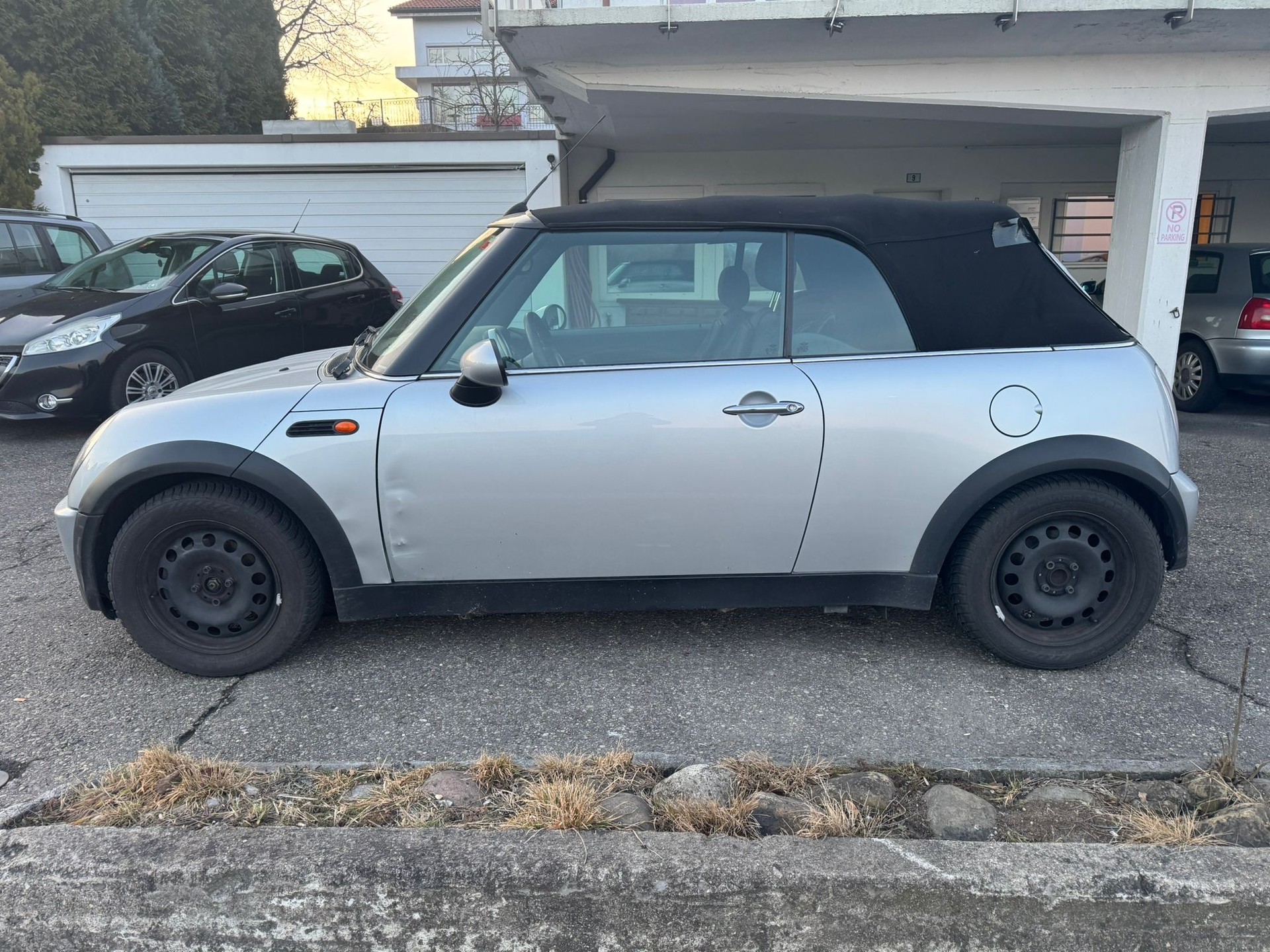 MINI Cooper Cabriolet-image-3