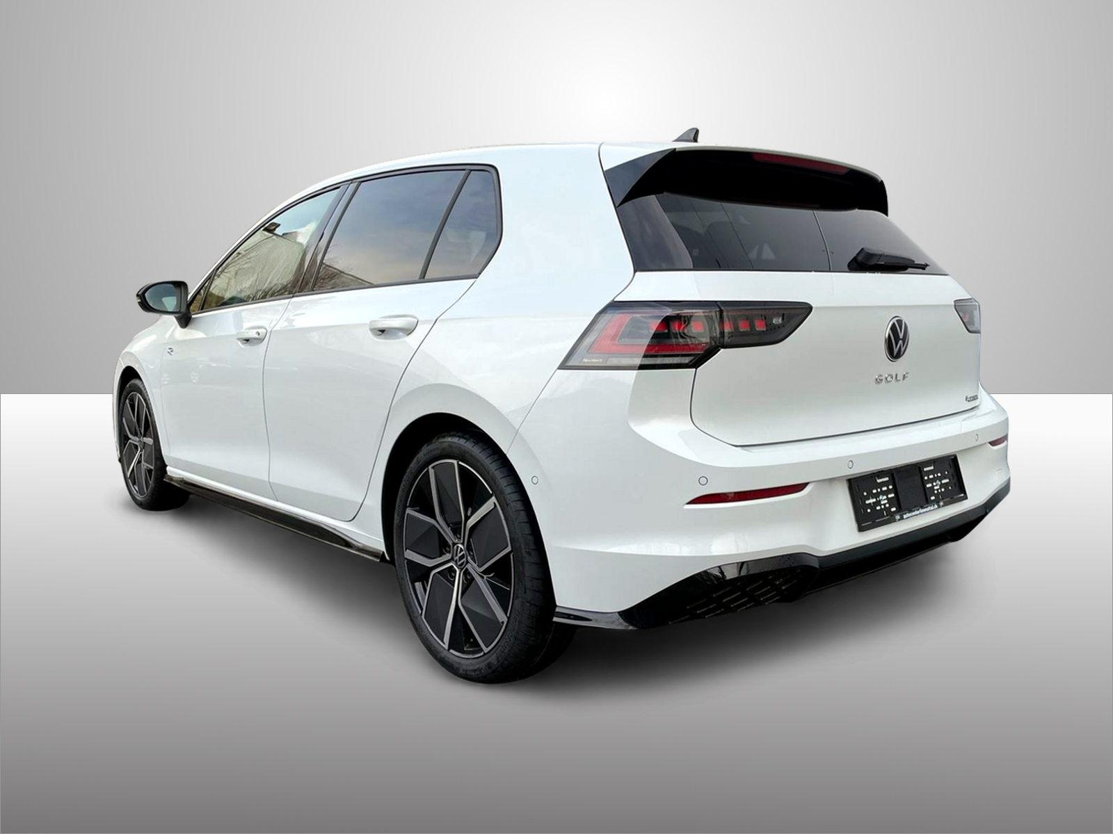 VW Golf R-Line 2.0TSI 204PS 4Motion-image-9