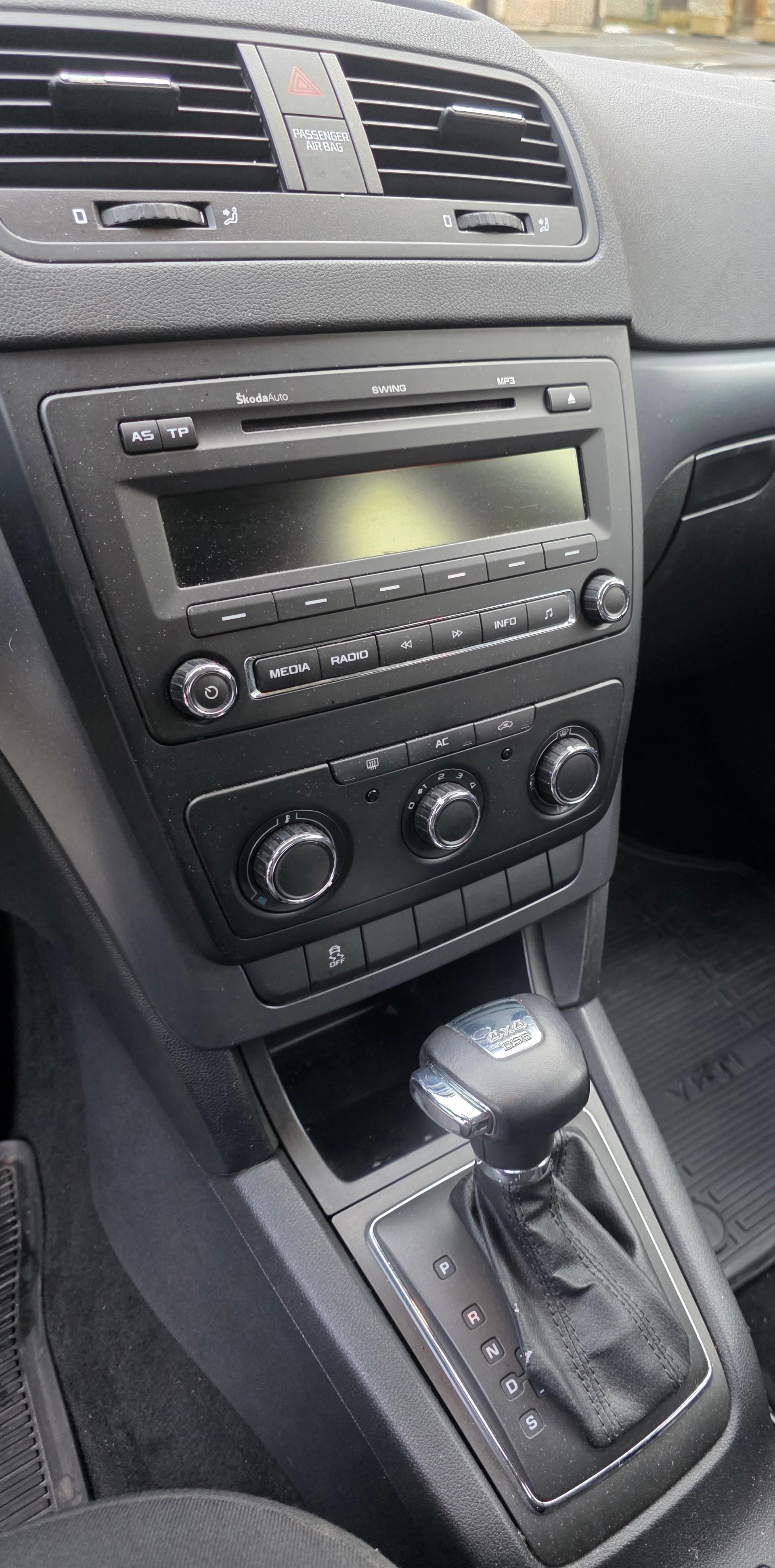 SKODA Yeti 2.0 TDI Active 4x4 DSG-image-7