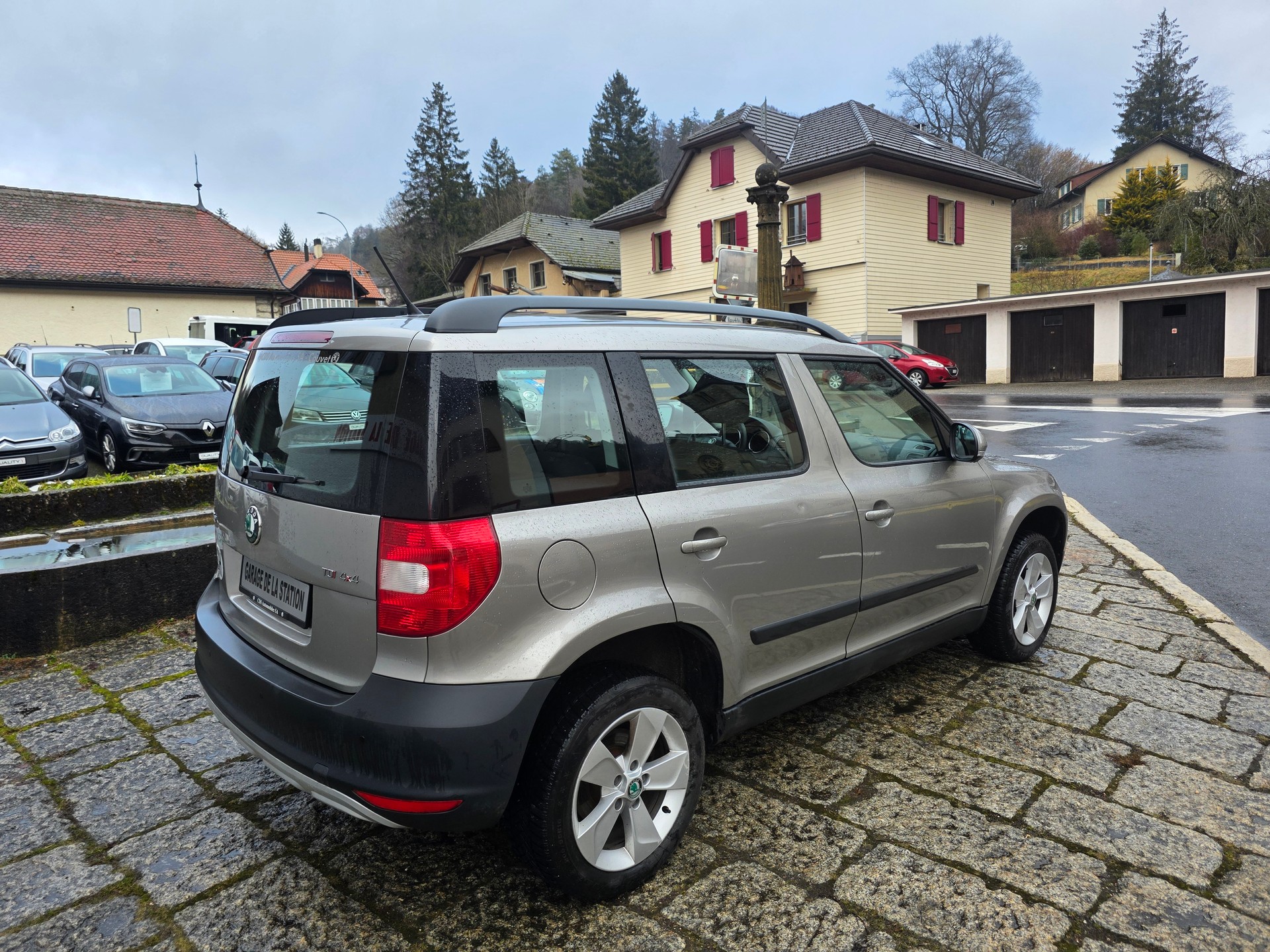 SKODA Yeti 2.0 TDI Active 4x4 DSG-image-3