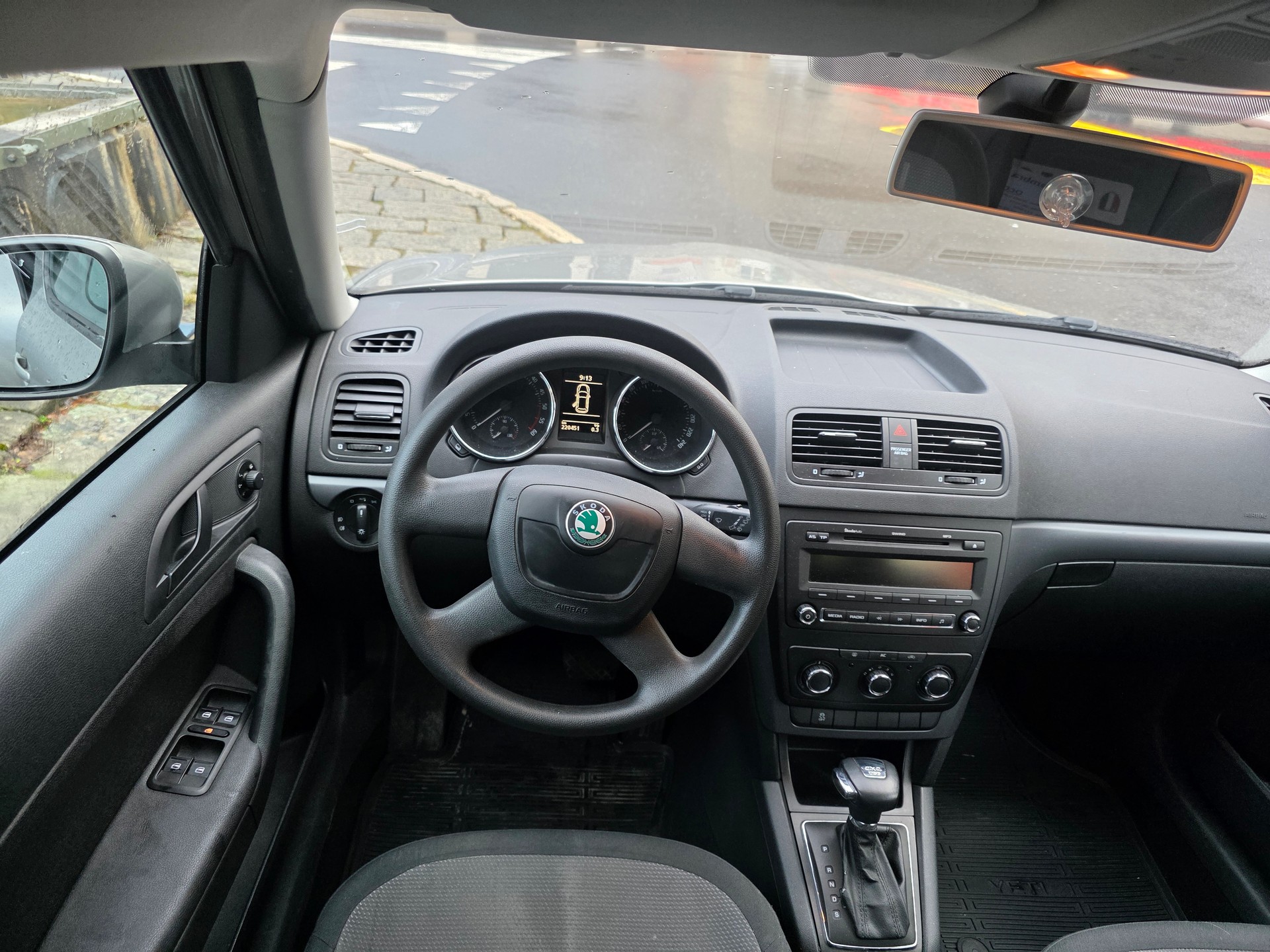 SKODA Yeti 2.0 TDI Active 4x4 DSG-image-6