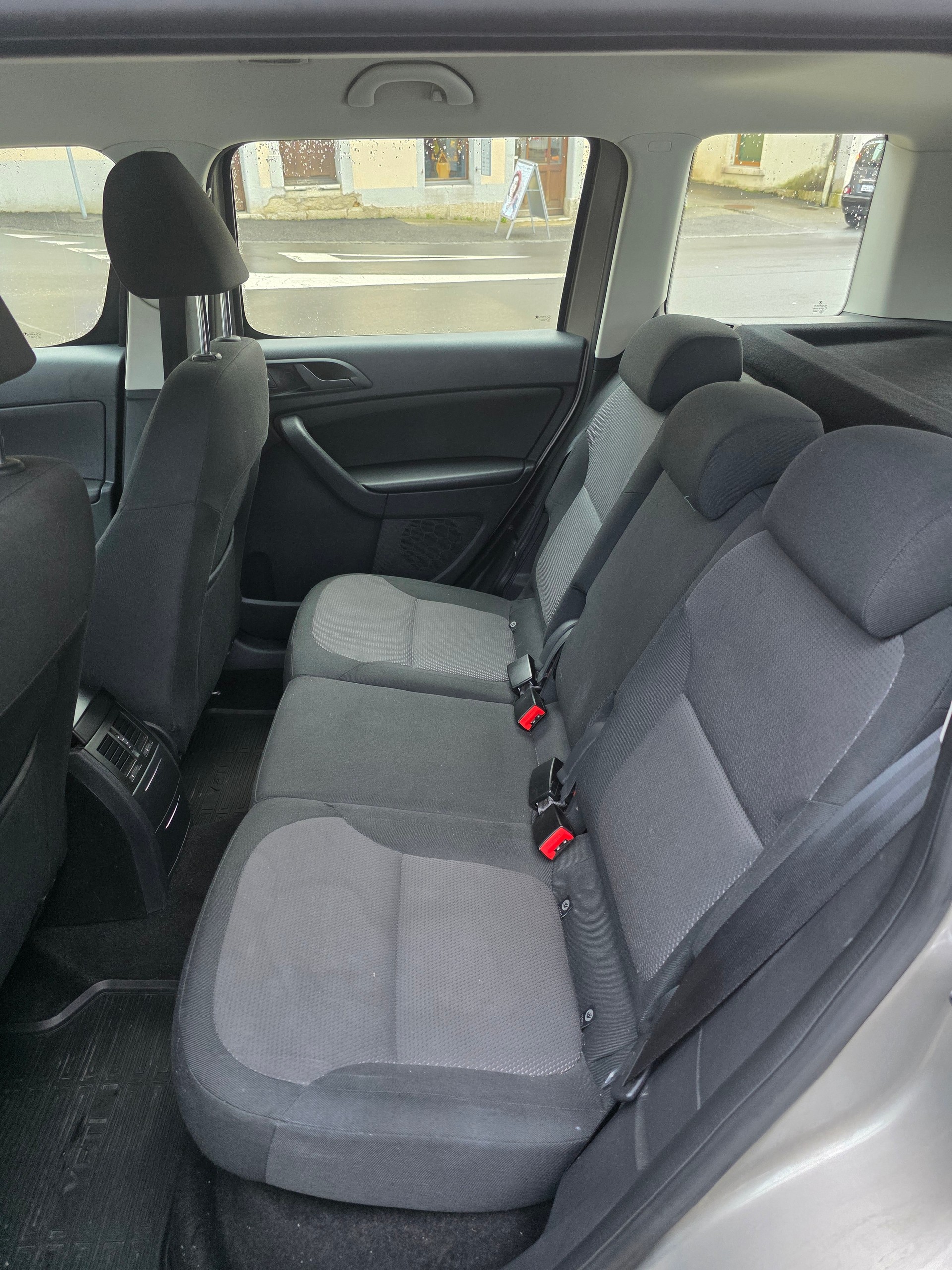 SKODA Yeti 2.0 TDI Active 4x4 DSG-image-9