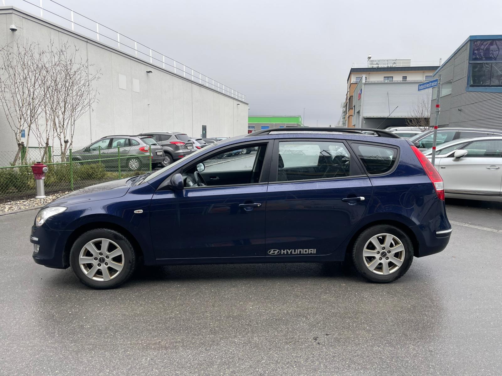 HYUNDAI i30 Wagon 1.6 CRDi Style-image-3
