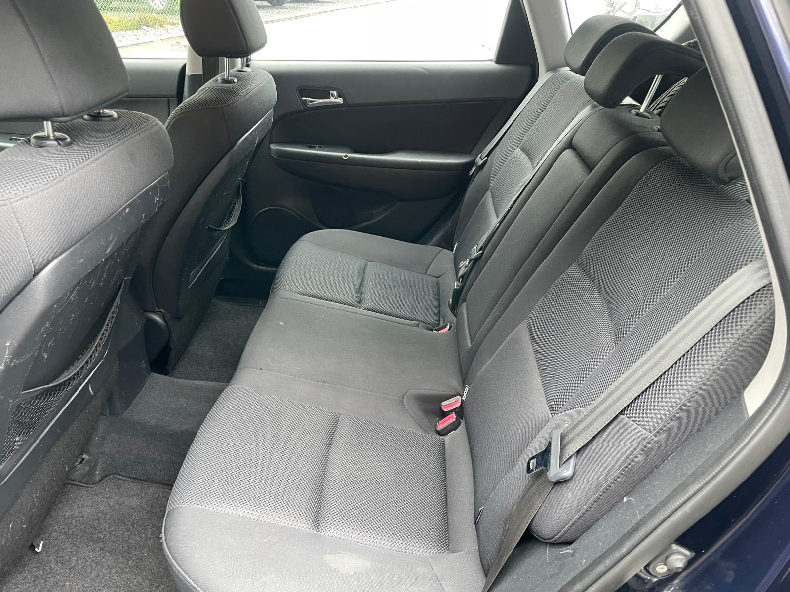 HYUNDAI i30 Wagon 1.6 CRDi Style-image-10