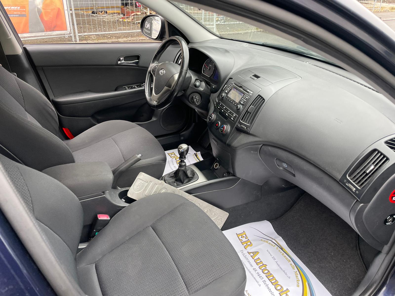 HYUNDAI i30 Wagon 1.6 CRDi Style-image-8