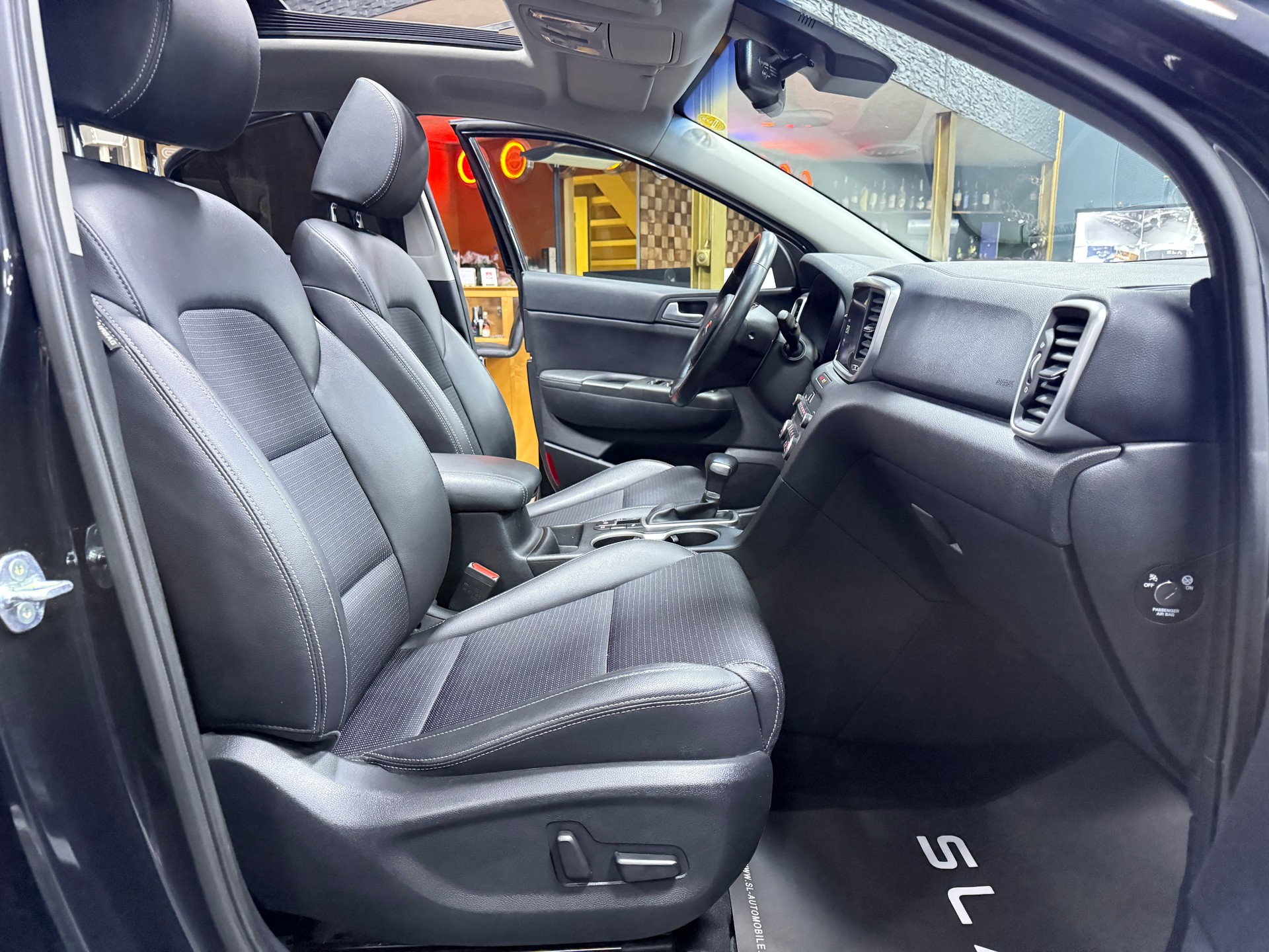 KIA Sportage 1.6CRDi Mild Hybrid Black Edition 4WD DCT / CH Fz Werksgarantie 7 jahre-image-7