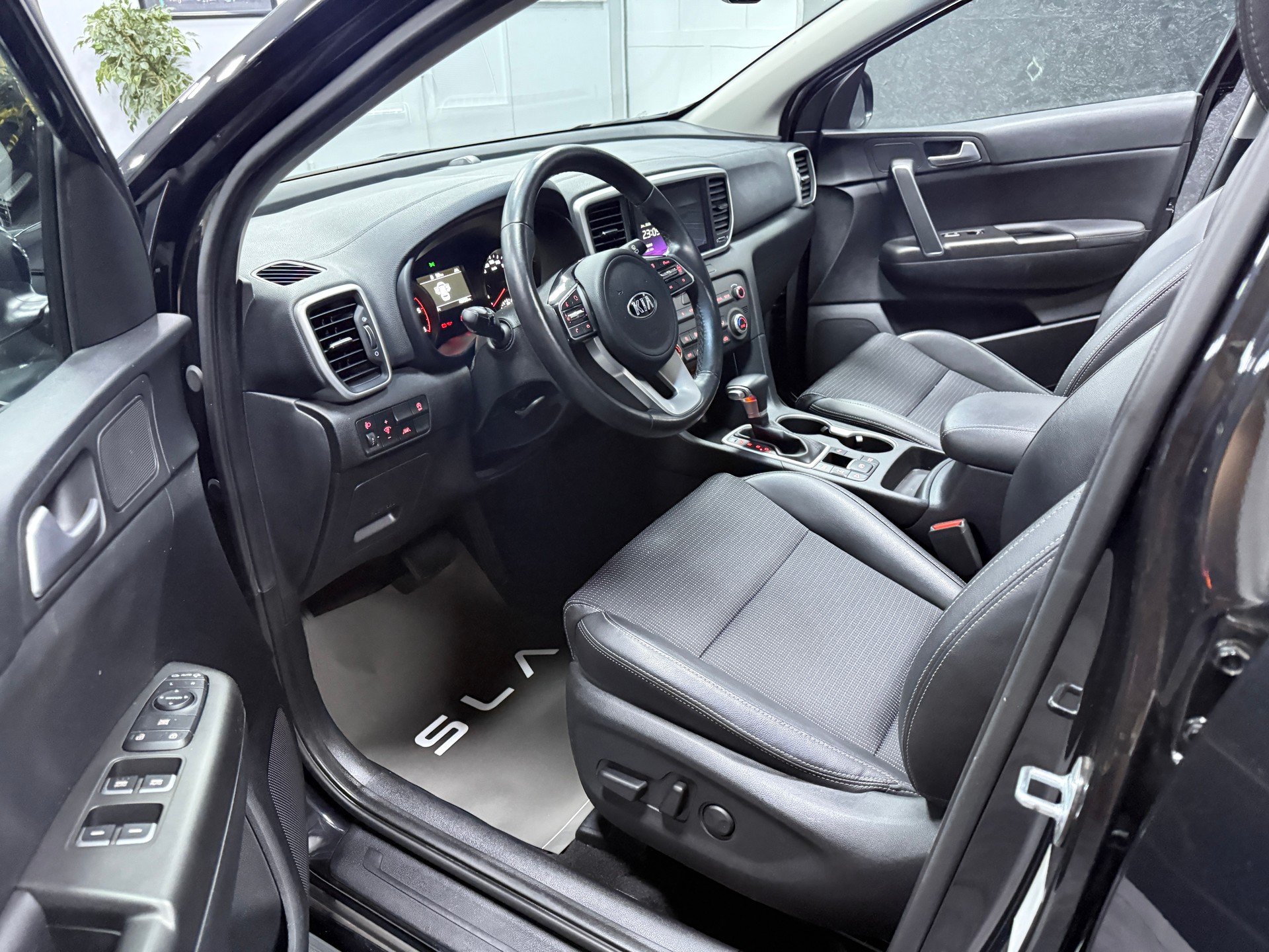 KIA Sportage 1.6CRDi Mild Hybrid Black Edition 4WD DCT / CH Fz Werksgarantie 7 jahre-image-5
