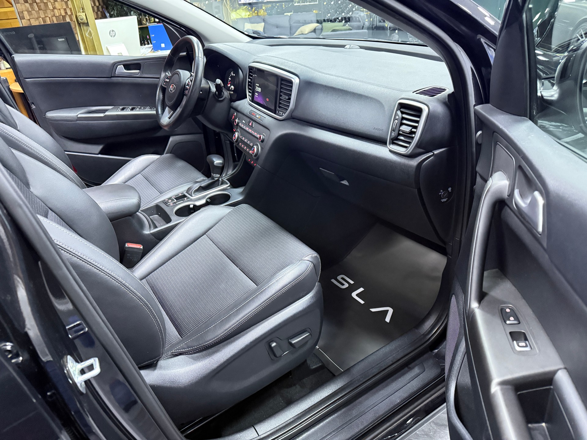 KIA Sportage 1.6CRDi Mild Hybrid Black Edition 4WD DCT / CH Fz Werksgarantie 7 jahre-image-6