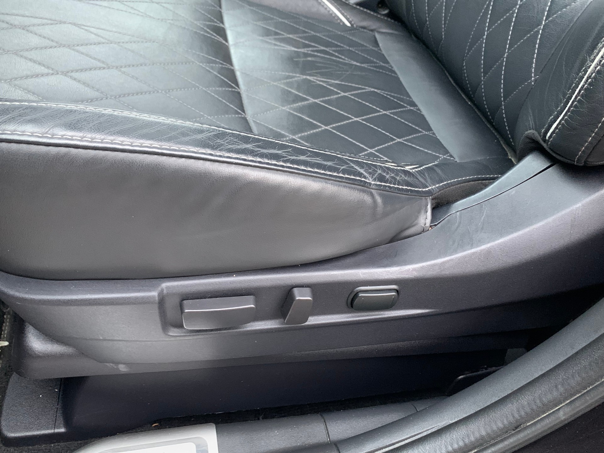 MITSUBISHI Outlander 2.4 PHEV Diamond+ S-Edition 4WD Automatic-image-23