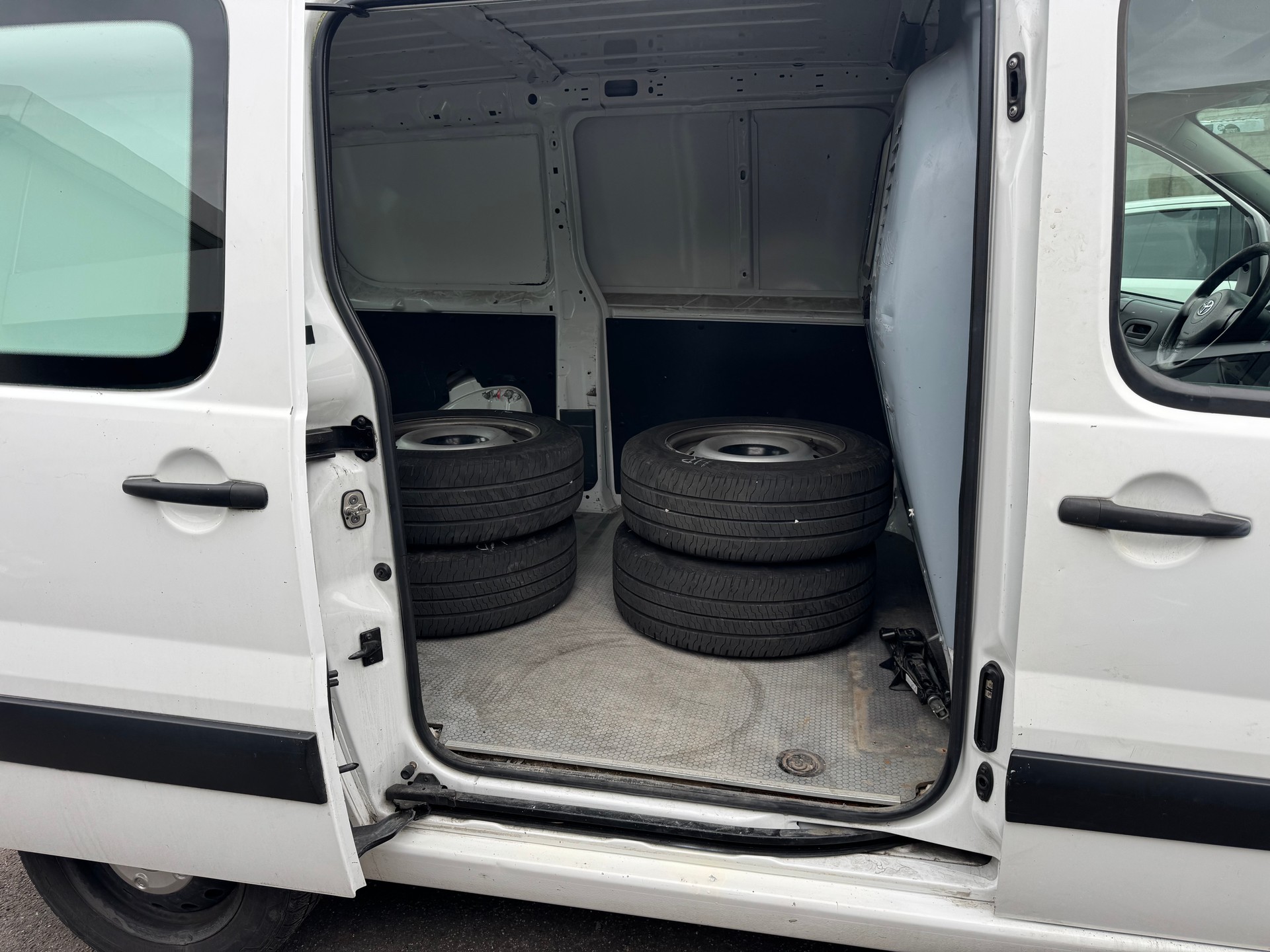 TOYOTA PROACE-image-9