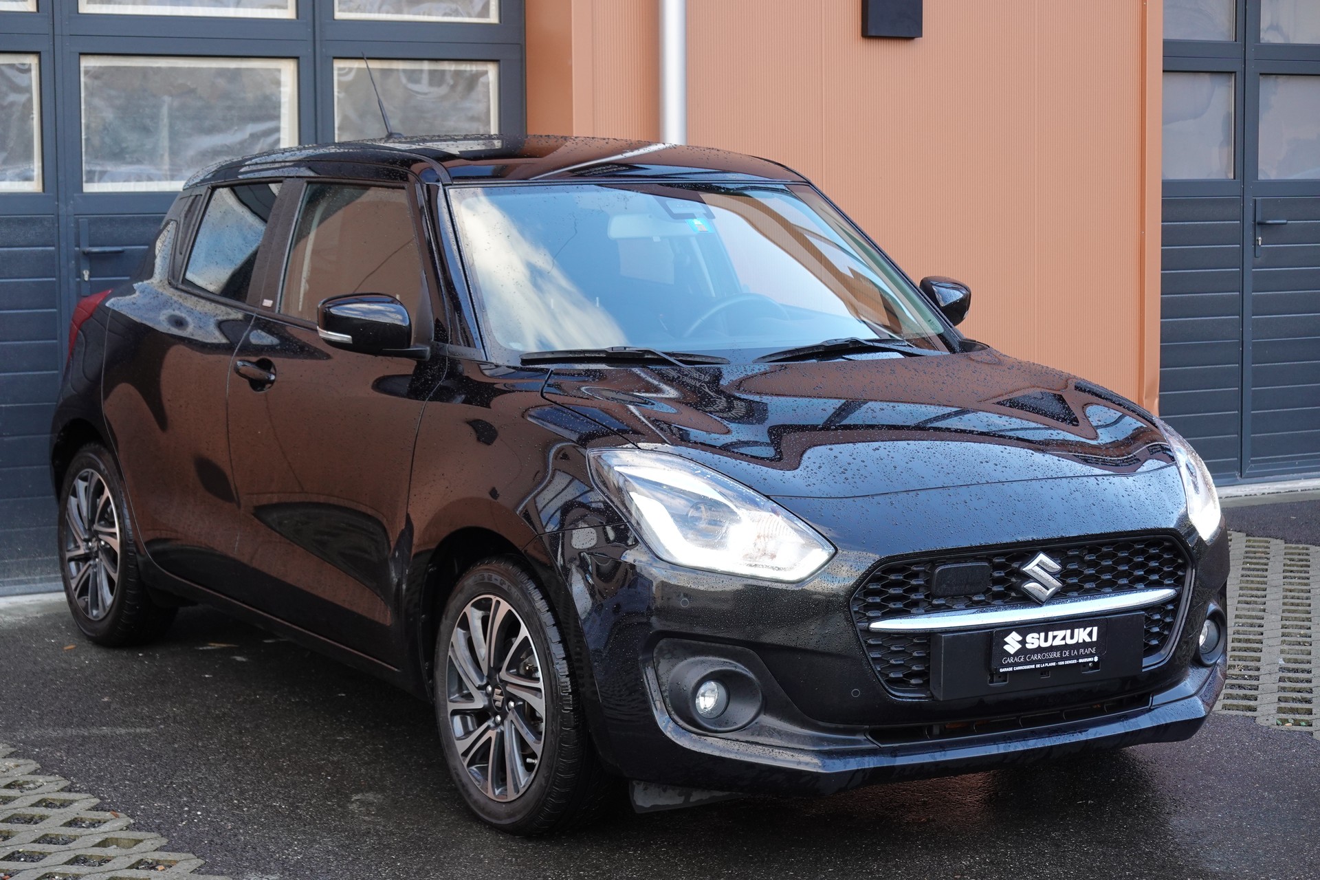SUZUKI Swift 1.2 Compact Top Hybrid CVT - "CH Auto * Rabais Taxe * Tempomat Adapt * Keyless * Clim. Auto"-showroom-element-1