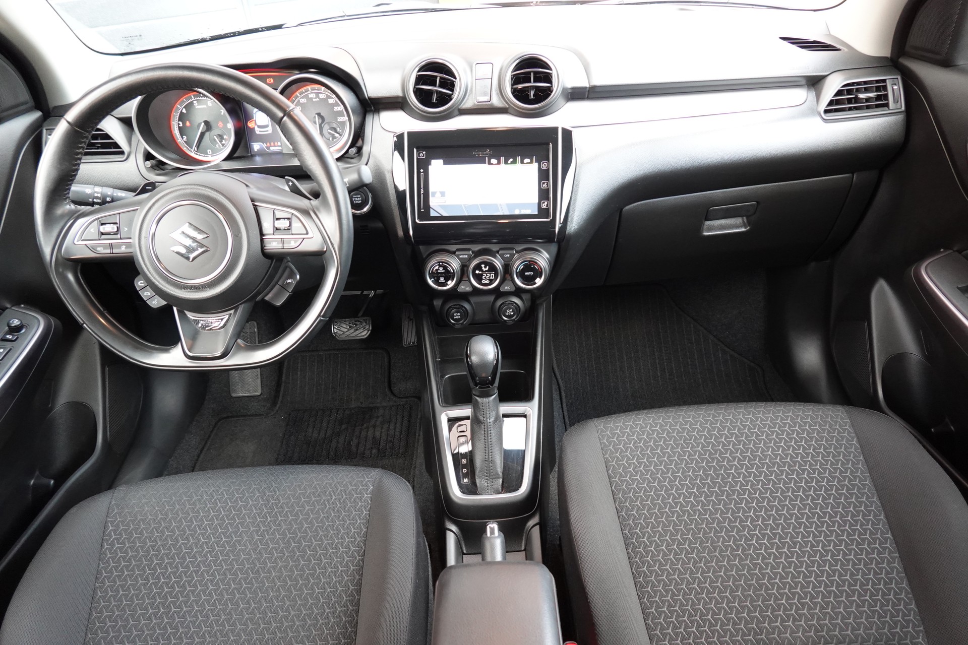 SUZUKI Swift 1.2 Compact Top Hybrid CVT - "CH Auto * Rabais Taxe * Tempomat Adapt * Keyless * Clim. Auto"-image-23