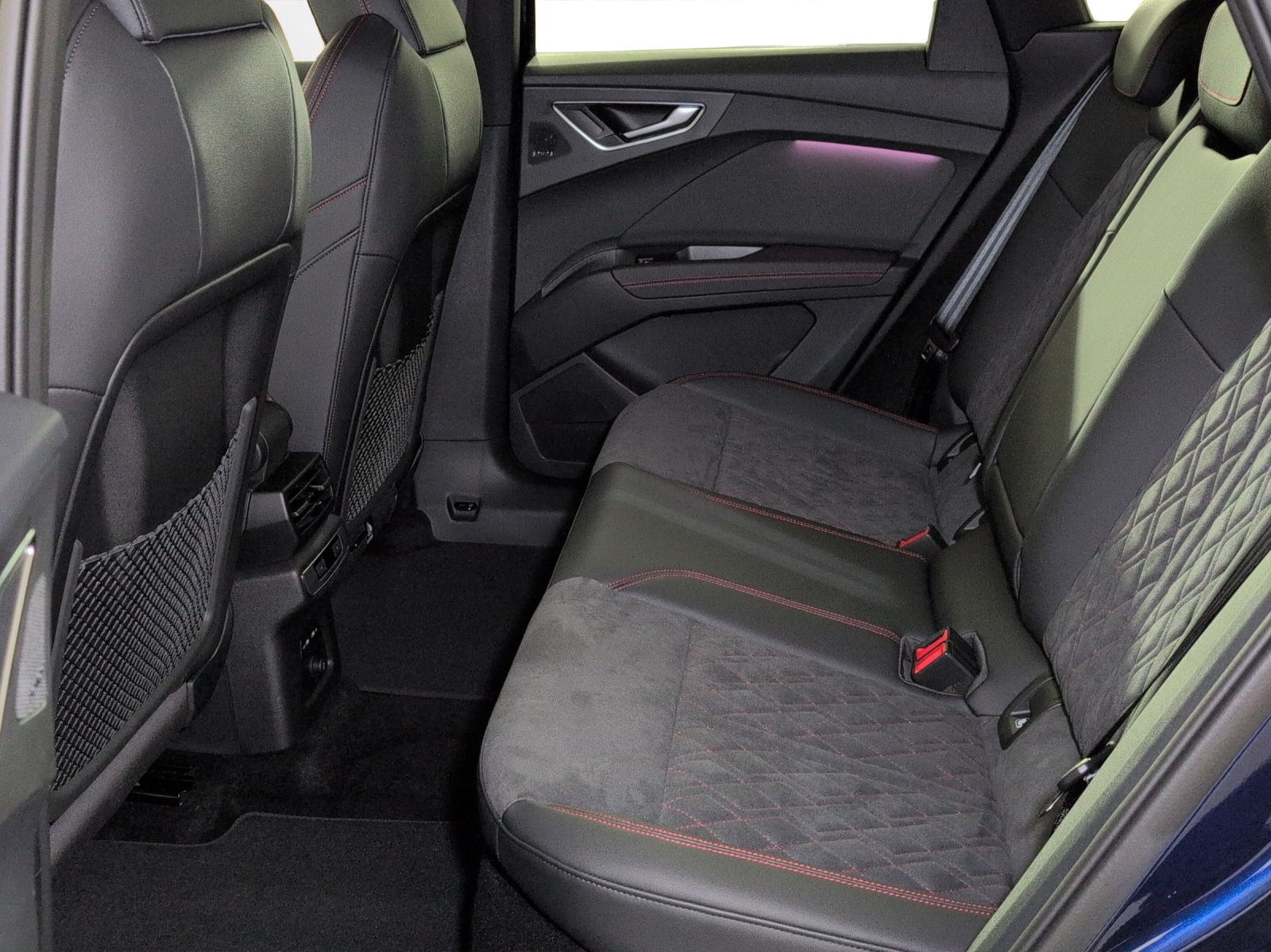AUDI Q4 e-tron 45 Edition Swiss Ski quattro-image-7