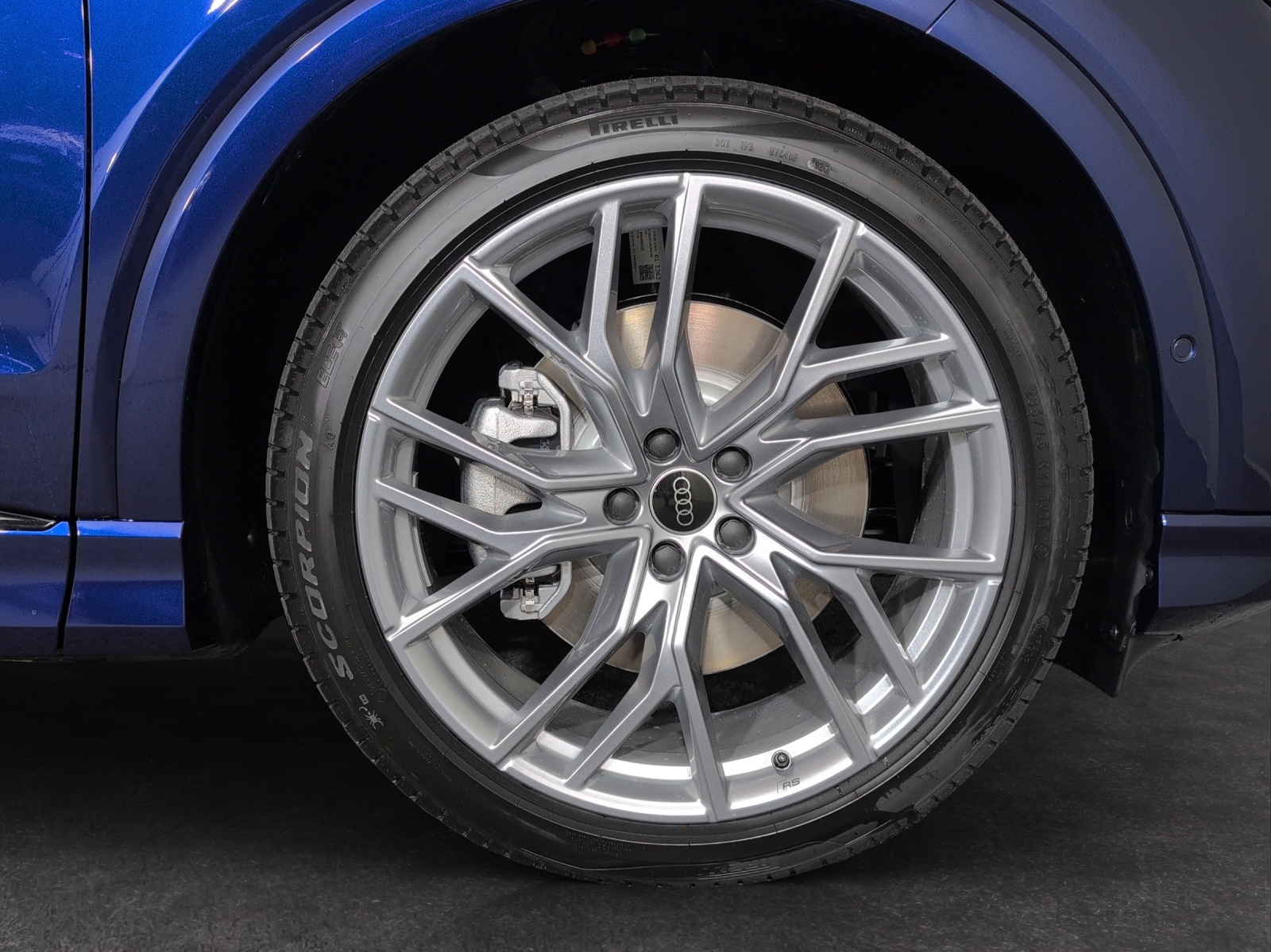 AUDI Q4 e-tron 45 Edition Swiss Ski quattro-image-4