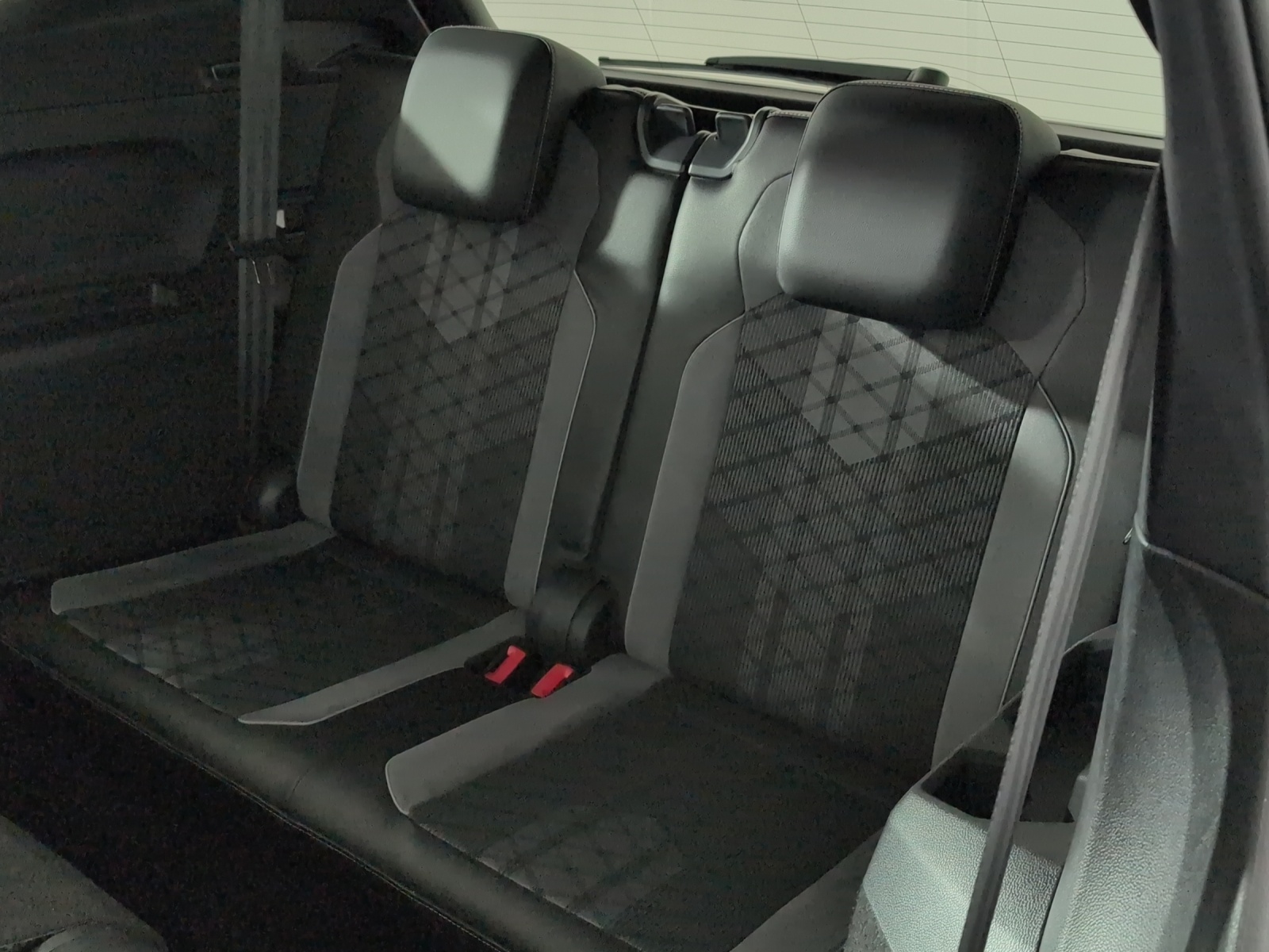 VW Tiguan Allspace 2.0TSI R-Line 4Motion DSG-image-14