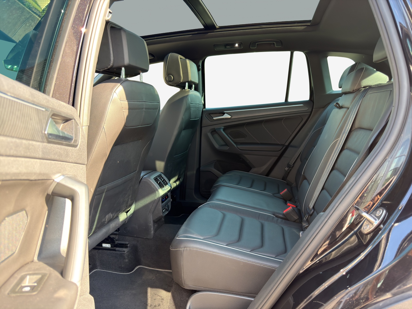 VW Tiguan 2.0TSI R-Line 4Motion DSG-image-11