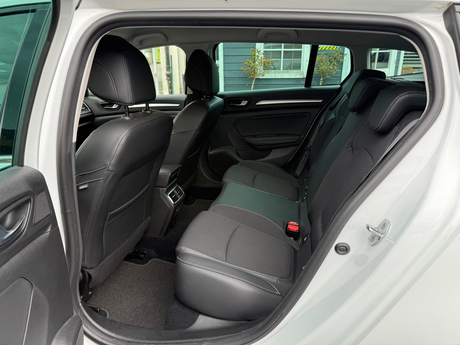 RENAULT Mégane Grandtour 1.5 Blue dCi Intens EDC-image-9