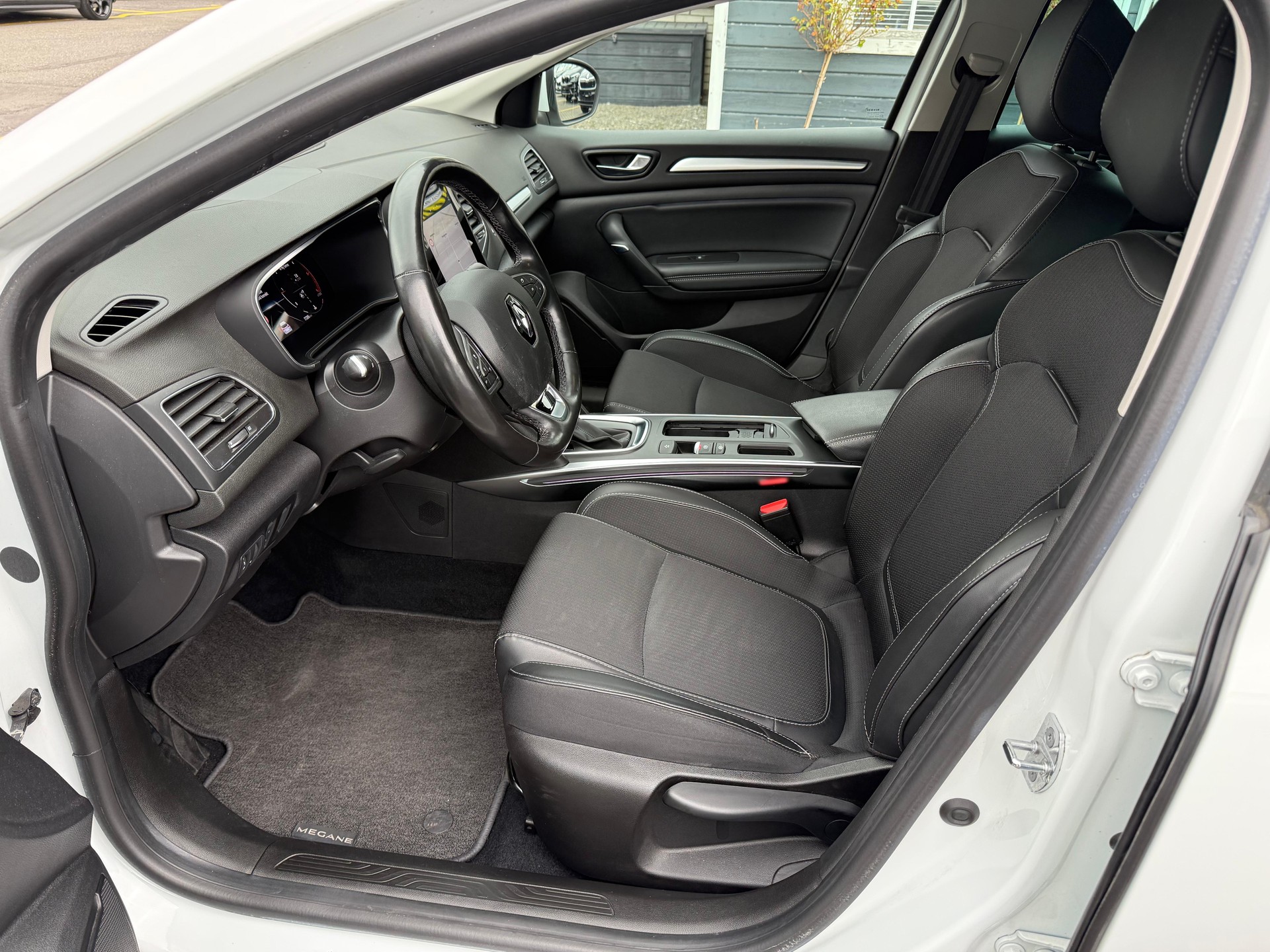 RENAULT Mégane Grandtour 1.5 Blue dCi Intens EDC-image-7