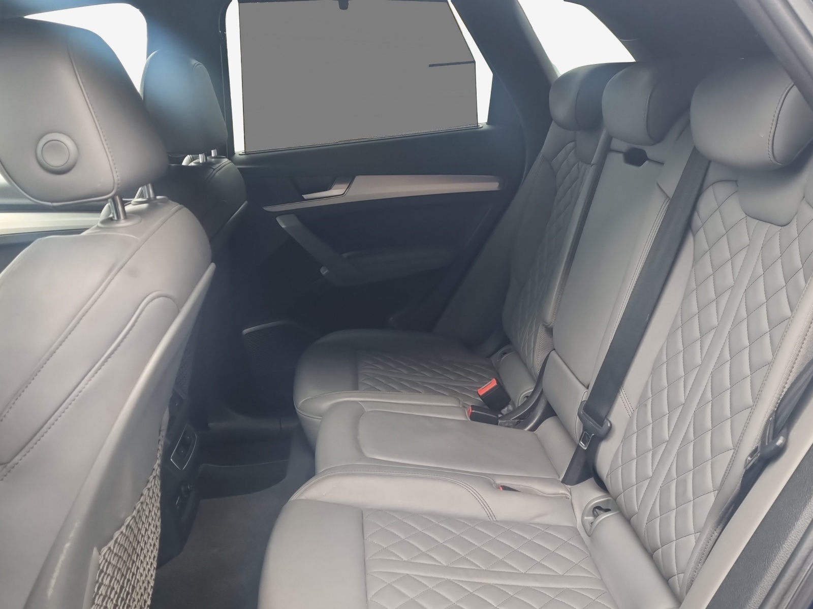 AUDI Q5 40 TDI Black Edition quattro S-tronic-image-11