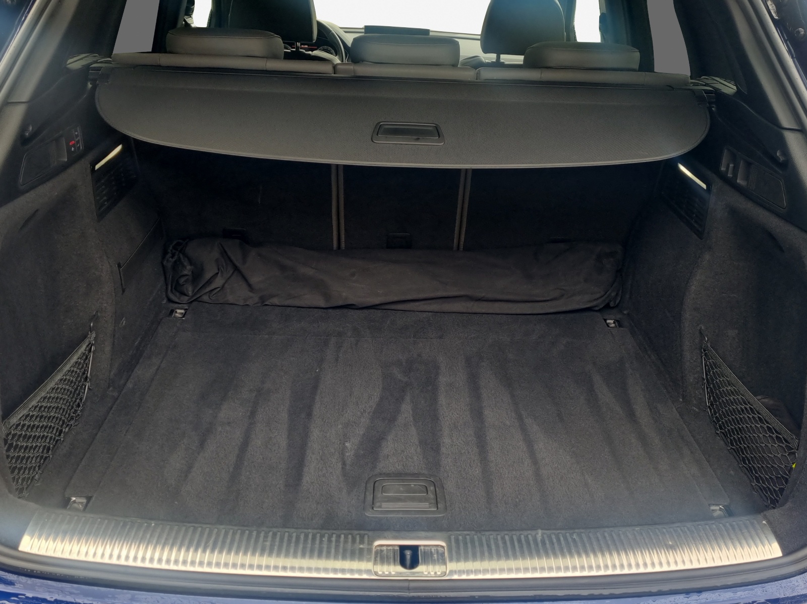 AUDI Q5 40 TDI Black Edition quattro S-tronic-image-12