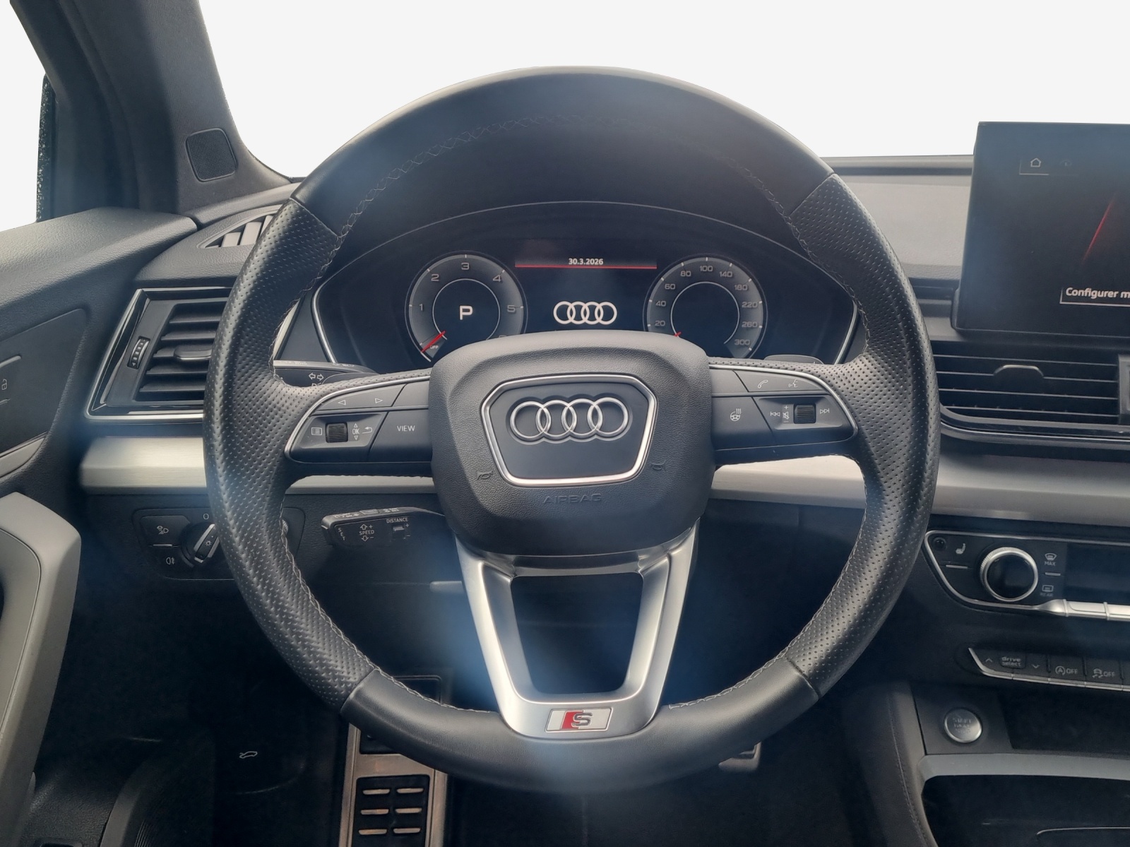 AUDI Q5 40 TDI Black Edition quattro S-tronic-image-9
