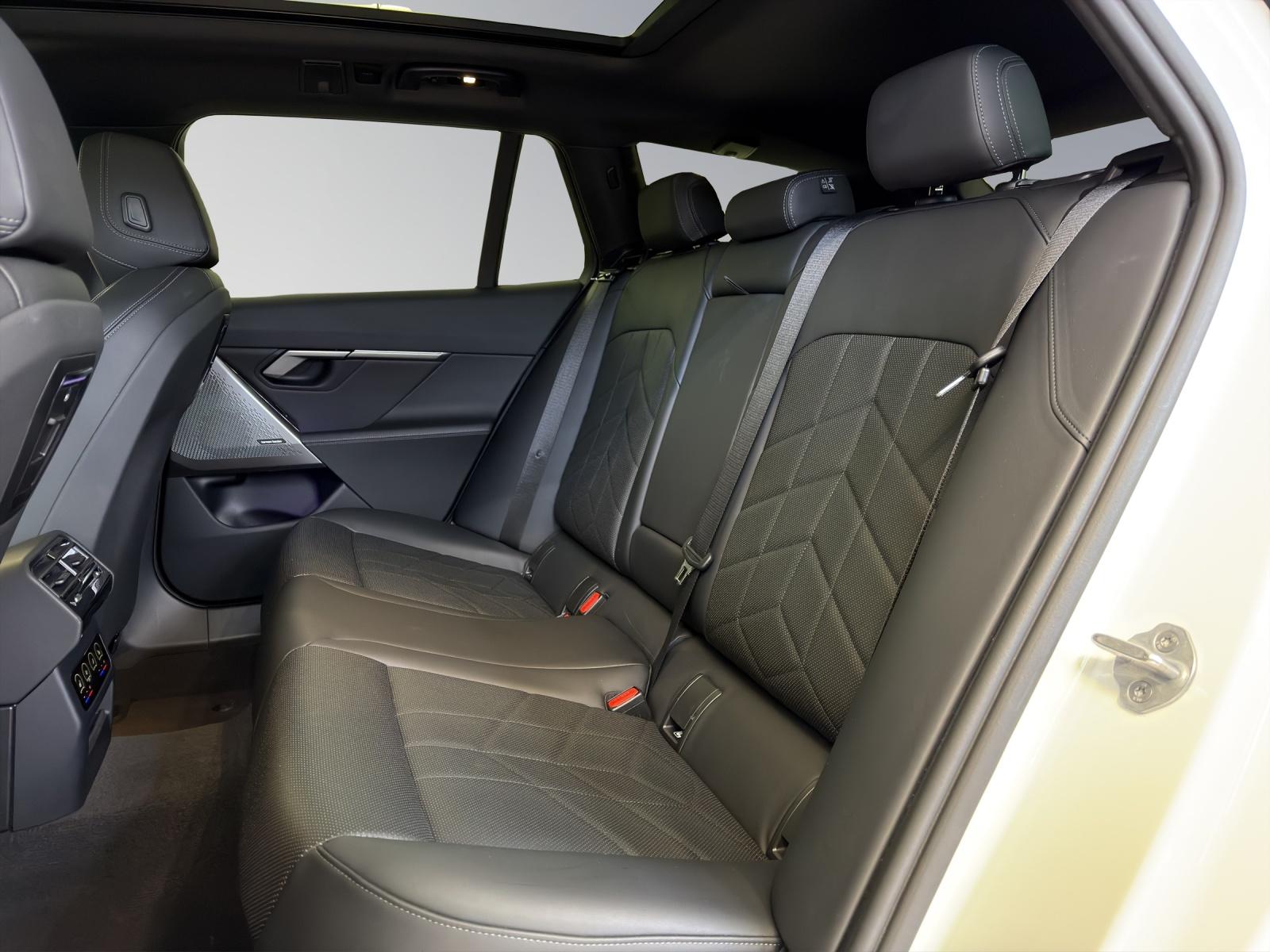 BMW 520d xDrive Touring M-SportPaket-image-14