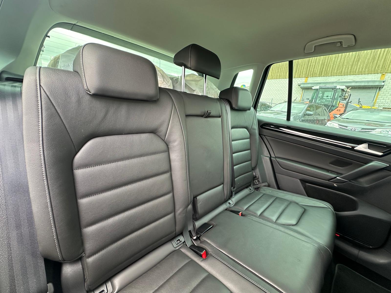VW Golf Sportsvan 2.0 TDI Highline DSG-image-10