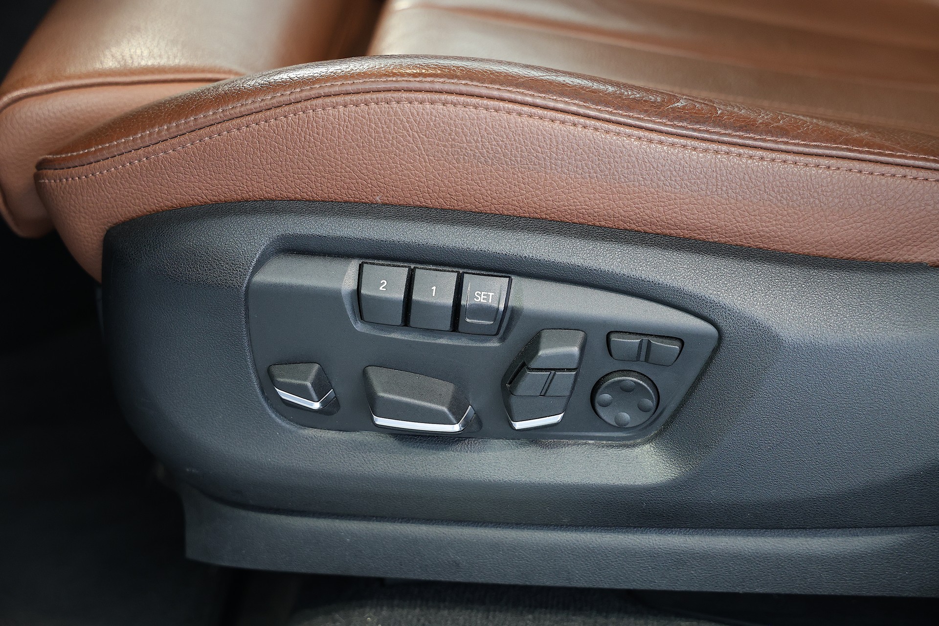 BMW X5 xDrive 40d M-Sport Steptronic-image-14