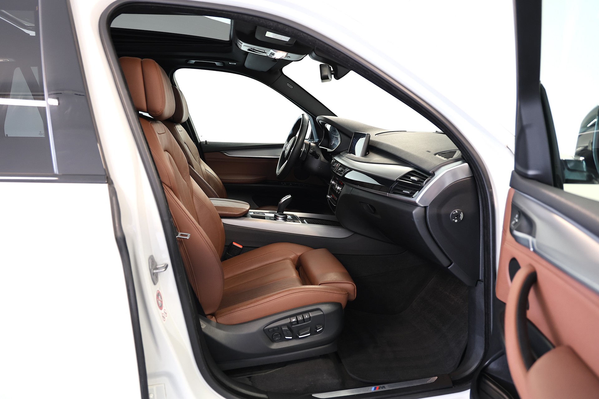BMW X5 xDrive 40d M-Sport Steptronic-image-12