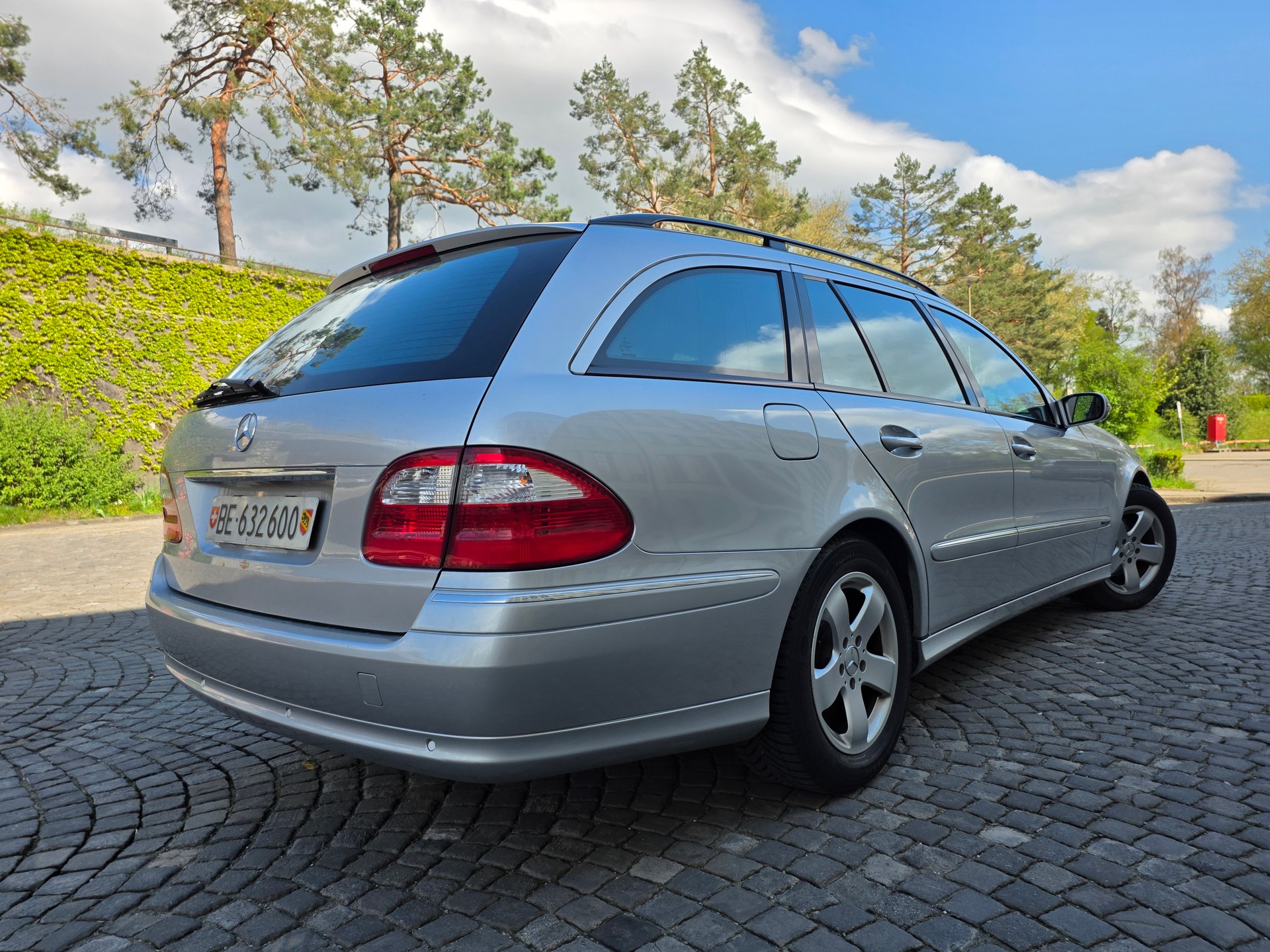 MERCEDES-BENZ E 220 CDI Avantgarde-image-1
