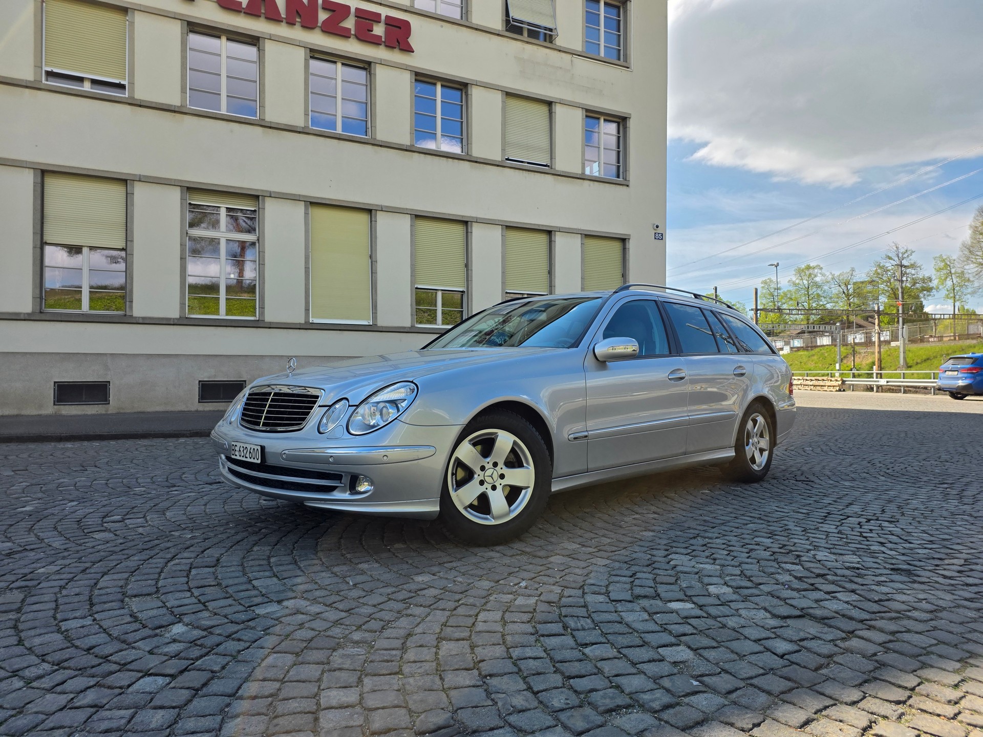 MERCEDES-BENZ E 220 CDI Avantgarde-image-0