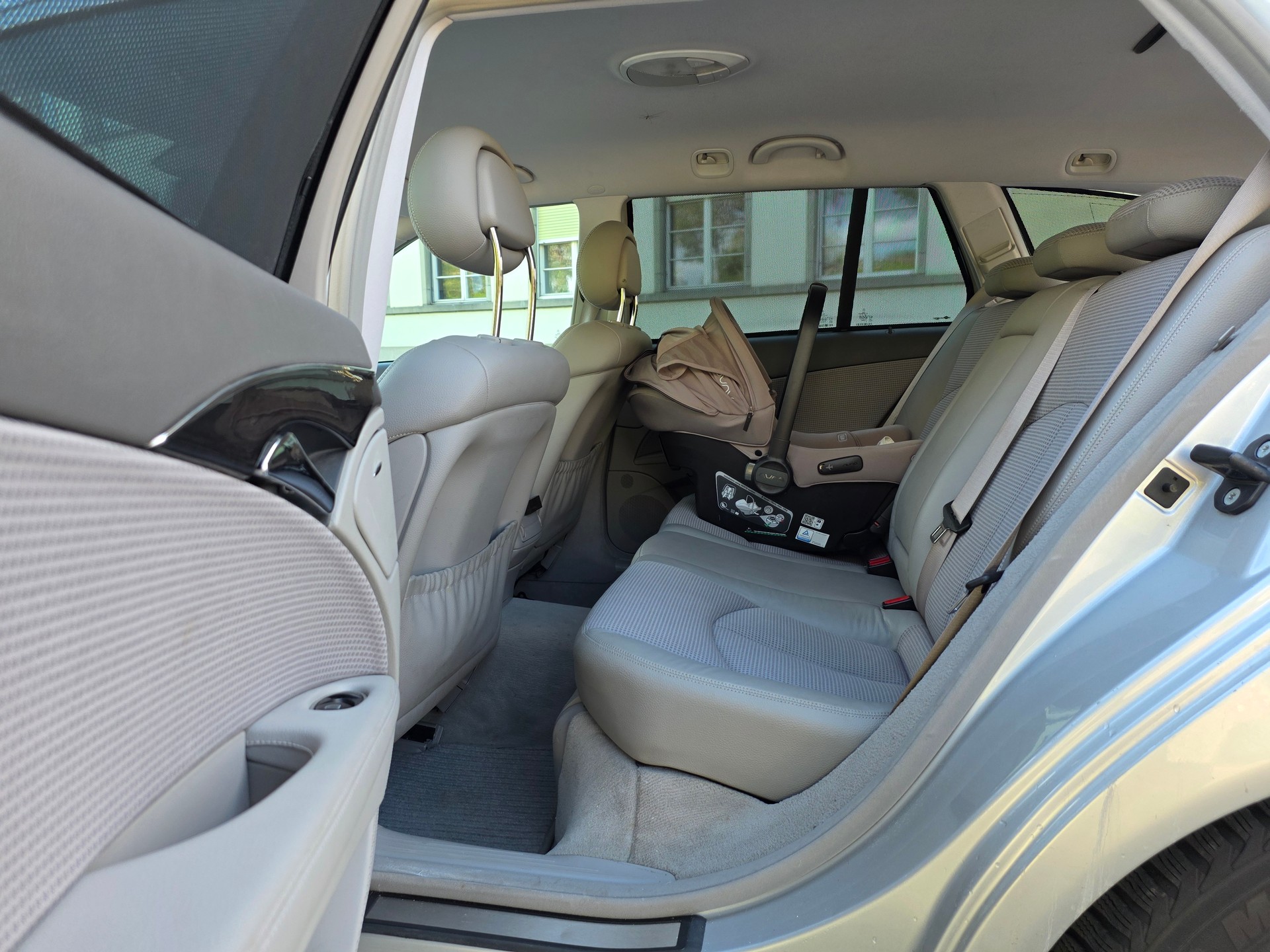 MERCEDES-BENZ E 220 CDI Avantgarde-image-4