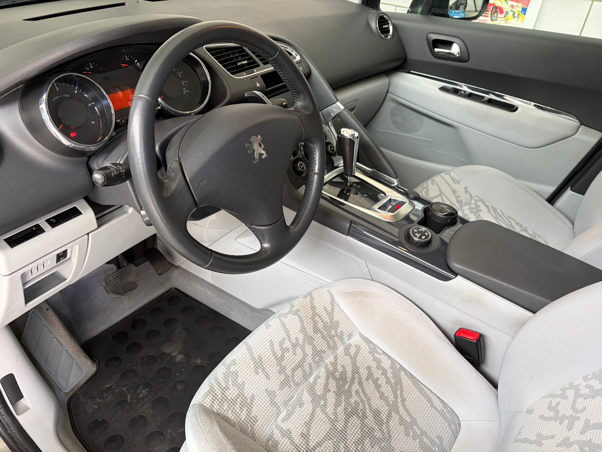 PEUGEOT 3008 1.6 HDI Business EGS6-image-5